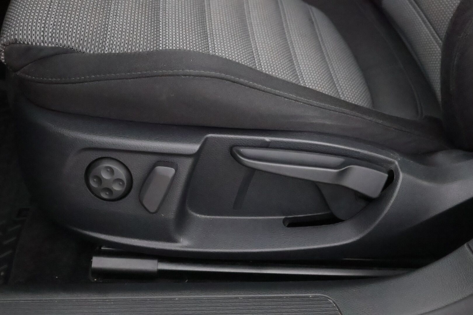 Volkswagen Passat 2014 Sedan Luxline 1,4 TSI 90 kW (122 hv) BlueMotion Technology - Suomiauto / Vakkari / Lohko&Sisä / Vetokoukku / Xenon / P-Tutkat / Navi / Juuri saapunut Tampereelle!