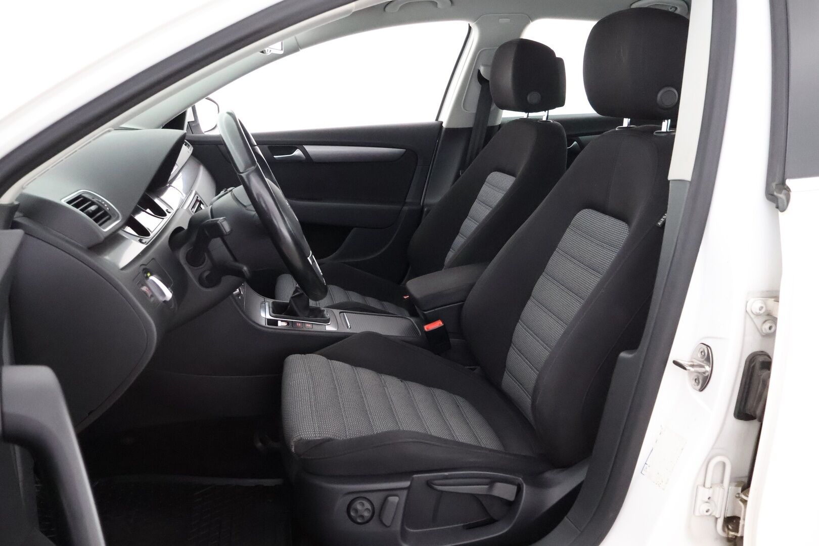 Volkswagen Passat 2014 Sedan Luxline 1,4 TSI 90 kW (122 hv) BlueMotion Technology - Suomiauto / Vakkari / Lohko&Sisä / Vetokoukku / Xenon / P-Tutkat / Navi / Juuri saapunut Tampereelle!
