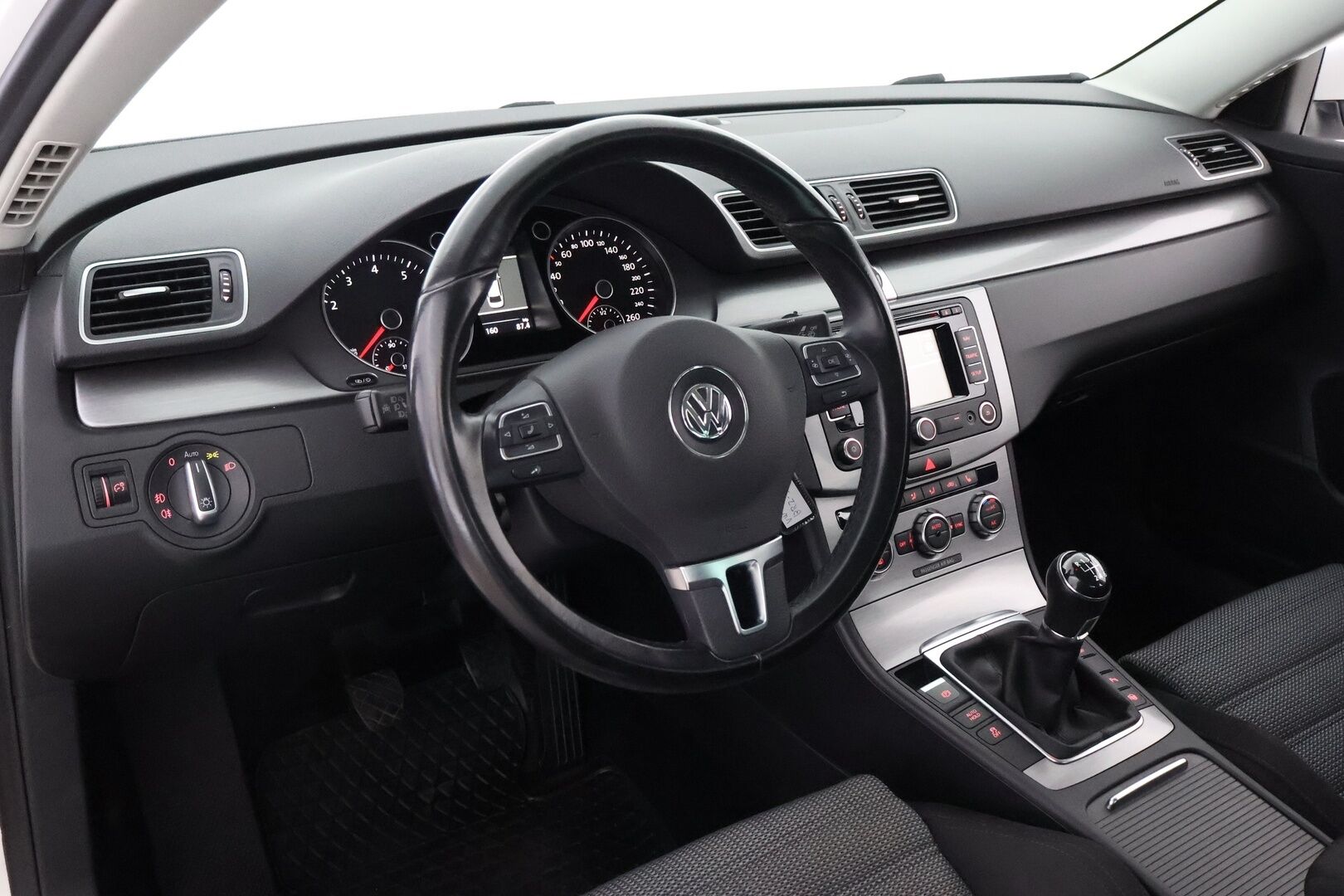 Volkswagen Passat 2014 Sedan Luxline 1,4 TSI 90 kW (122 hv) BlueMotion Technology - Suomiauto / Vakkari / Lohko&Sisä / Vetokoukku / Xenon / P-Tutkat / Navi / Juuri saapunut Tampereelle!