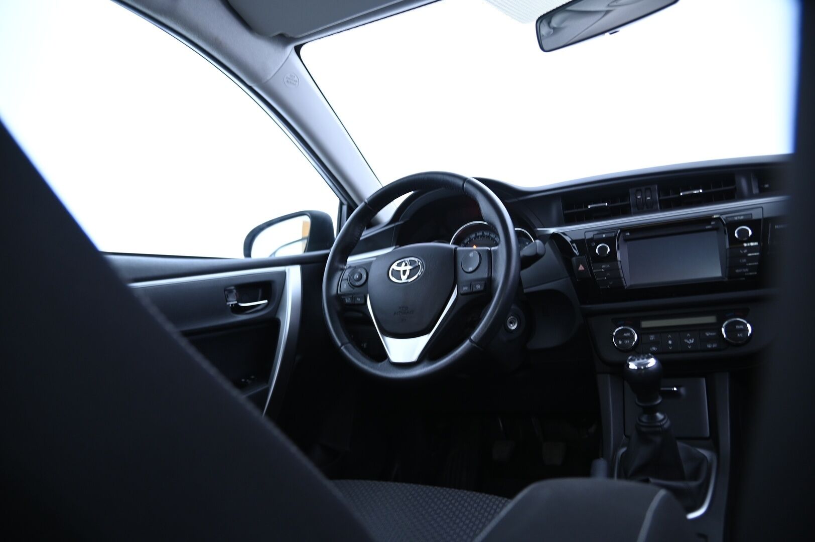 Toyota Corolla 2014 1,6 Valvematic Active 4ov *Suomi-auto / Vakkari / P.Kamera / Lohko* - Hiljattain huollettu ja leimattu / Vähän ajettu / Todellinen yksilö 