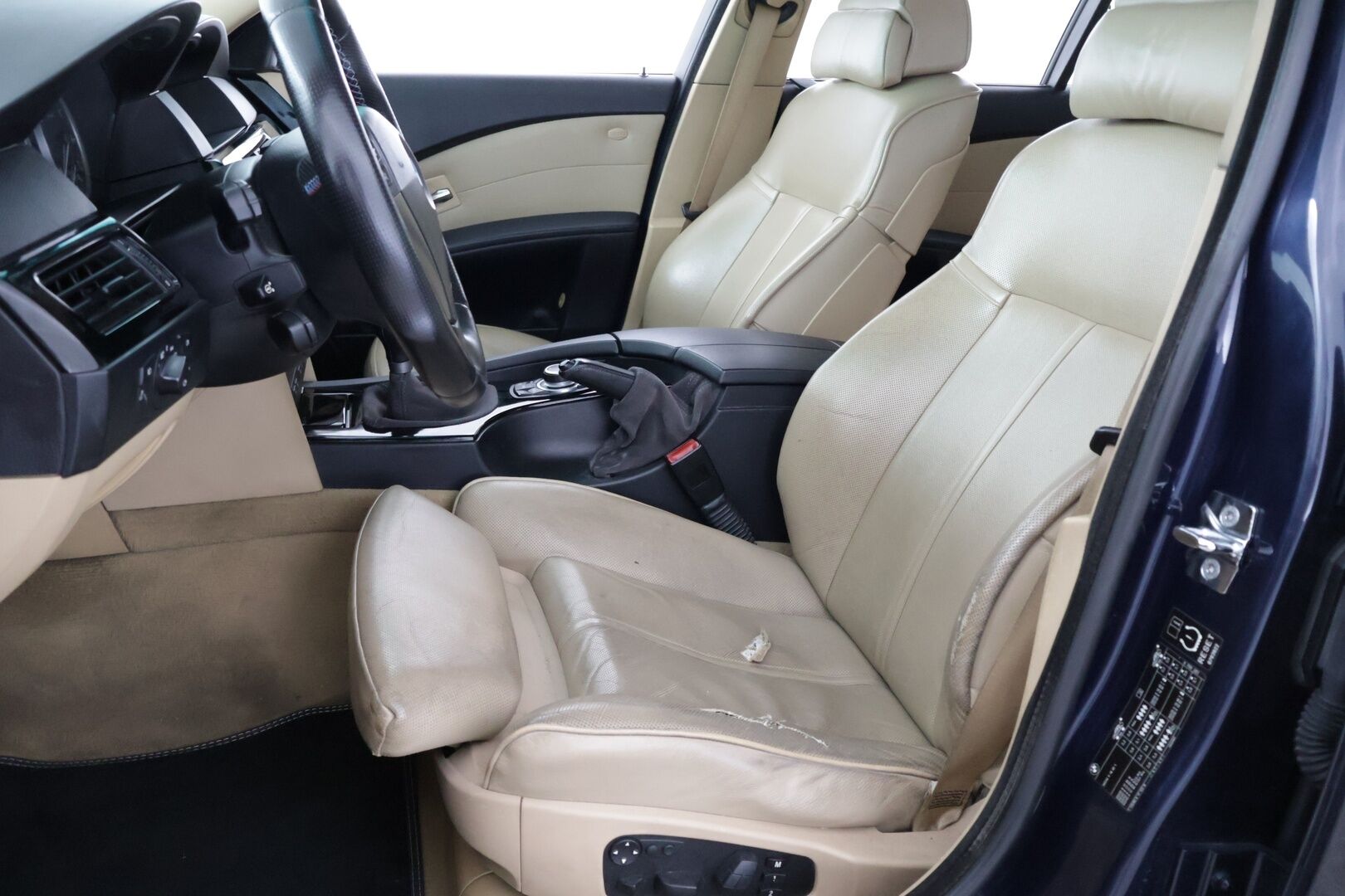 BMW 545 2004 545i Sedan *YritysOutlet - Myydään vain yrityksille* - Manuaali | Comfort- penkit muistilla & viilennyksillä | Alustasarja | 2x renkaat hyvällä kulutuspinnalla | Kattavasti huollettu