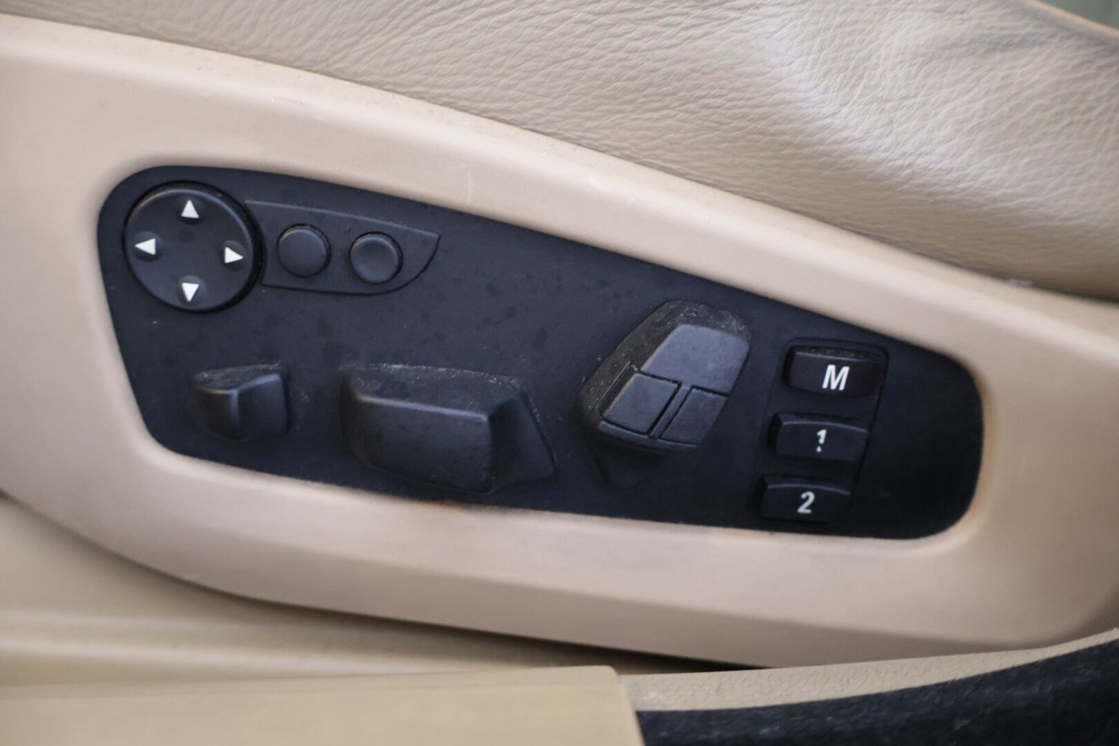 BMW 545 2004 545i Sedan *YritysOutlet - Myydään vain yrityksille* - Manuaali | Comfort- penkit muistilla & viilennyksillä | Alustasarja | 2x renkaat hyvällä kulutuspinnalla | Kattavasti huollettu