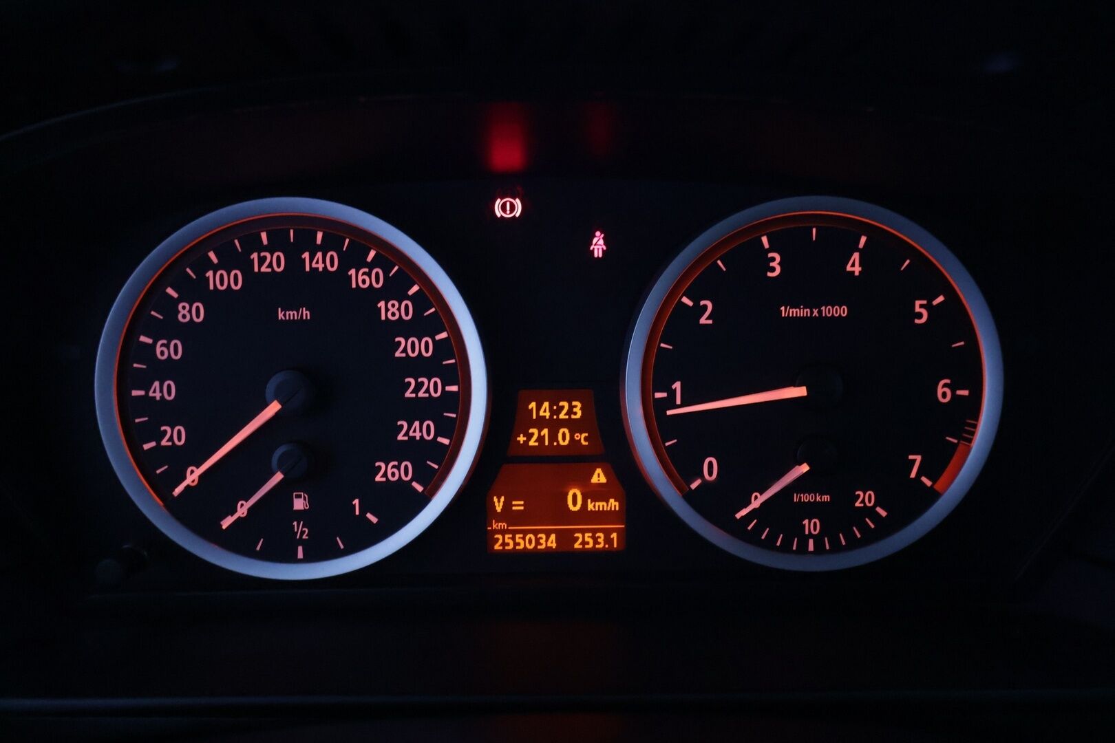BMW 545 2004 545i Sedan *YritysOutlet - Myydään vain yrityksille* - Manuaali | Comfort- penkit muistilla & viilennyksillä | Alustasarja | 2x renkaat hyvällä kulutuspinnalla | Kattavasti huollettu