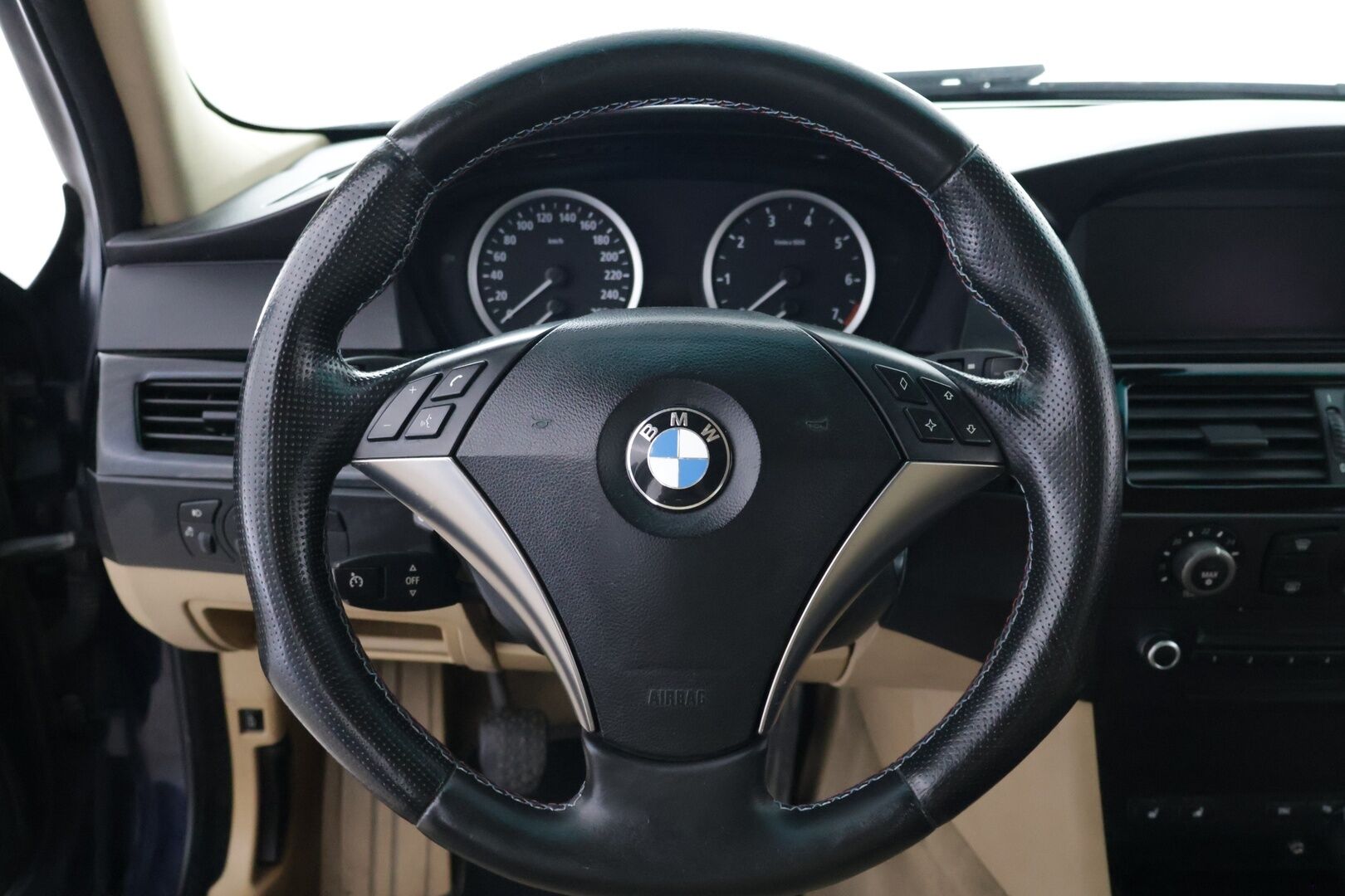 BMW 545 2004 545i Sedan *YritysOutlet - Myydään vain yrityksille* - Manuaali | Comfort- penkit muistilla & viilennyksillä | Alustasarja | 2x renkaat hyvällä kulutuspinnalla | Kattavasti huollettu