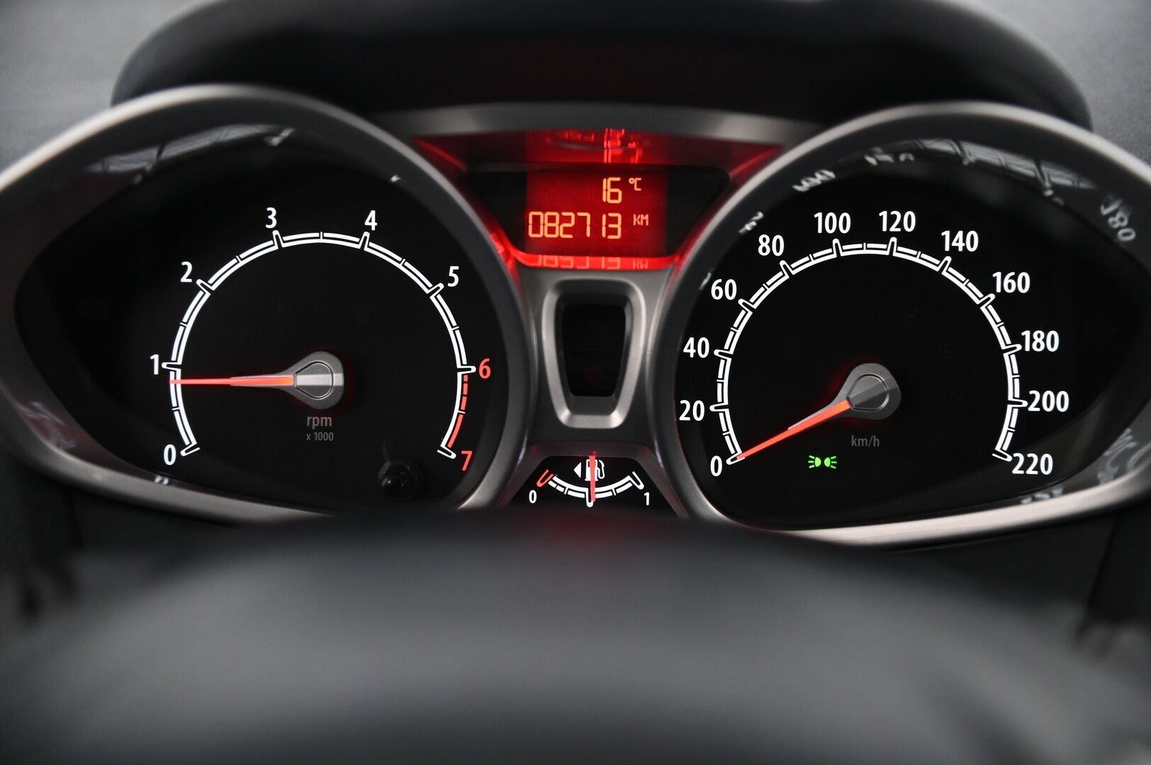 Ford Fiesta 2012 1,25 82 hv Titanium M5 5-ovinen *Vakkari/  Lohko+sisä/  Lämpölasi/  2x renkaat* - Samassa perheessä uudesta asti / Juuri leimattu / Hihna vaihdettu 08/2020 / 46tkm