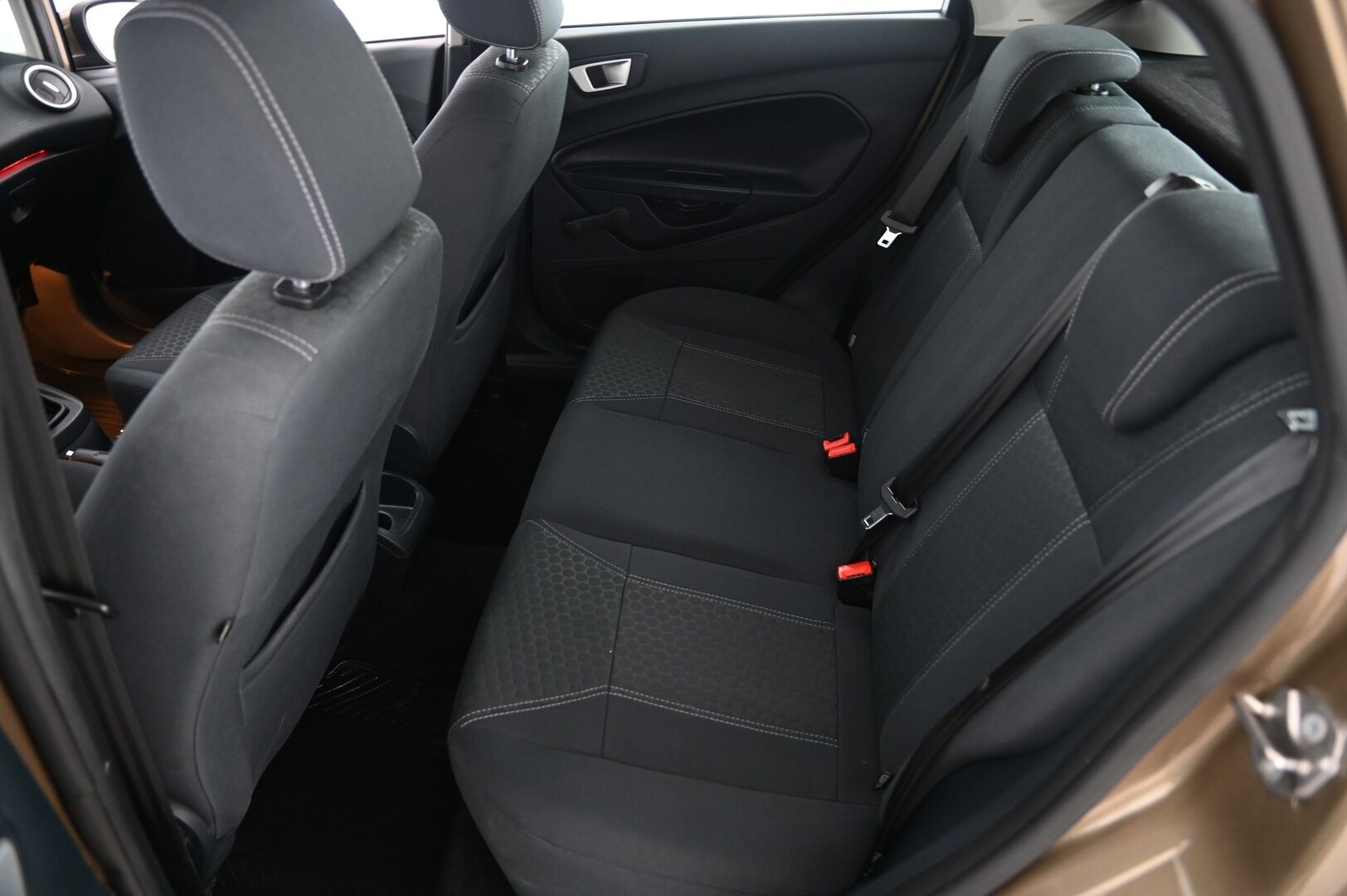 Ford Fiesta 2012 1,25 82 hv Titanium M5 5-ovinen *Vakkari/  Lohko+sisä/  Lämpölasi/  2x renkaat* - Samassa perheessä uudesta asti / Juuri leimattu / Hihna vaihdettu 08/2020 / 46tkm
