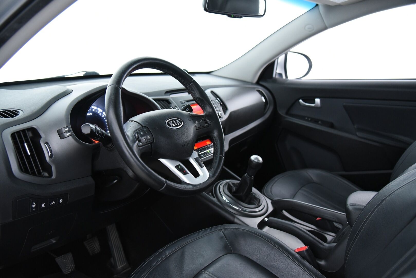 Kia Sportage 2013 2,0 AWD EX / Suomi-Auto / Panorama / Vakkari / Koukku - Xenon / Nahkaverhoilu / Akku juuri vaihdettu! 