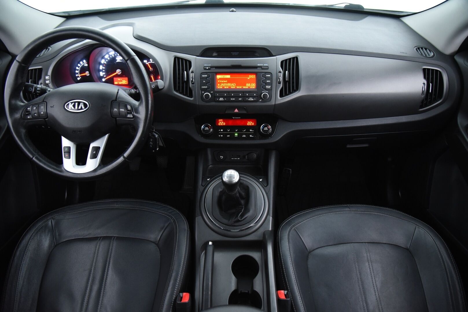 Kia Sportage 2013 2,0 AWD EX / Suomi-Auto / Panorama / Vakkari / Koukku - Xenon / Nahkaverhoilu / Akku juuri vaihdettu! 