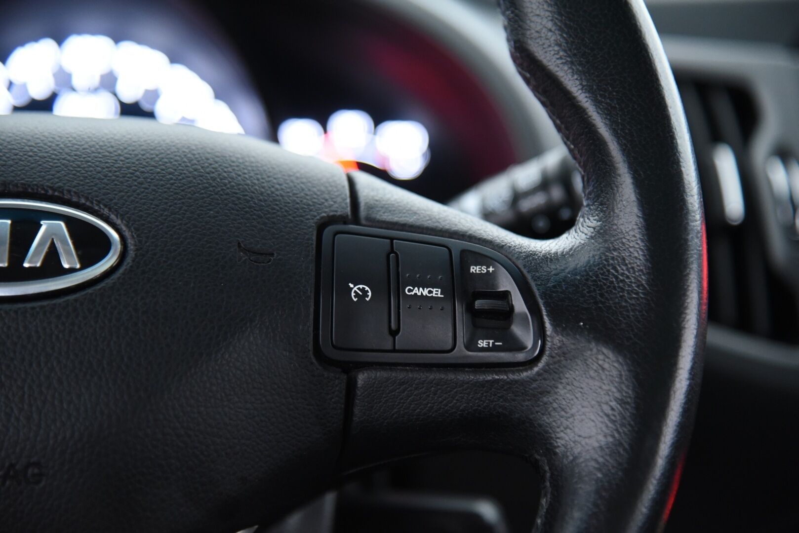 Kia Sportage 2013 2,0 AWD EX / Suomi-Auto / Panorama / Vakkari / Koukku - Xenon / Nahkaverhoilu / Akku juuri vaihdettu! 