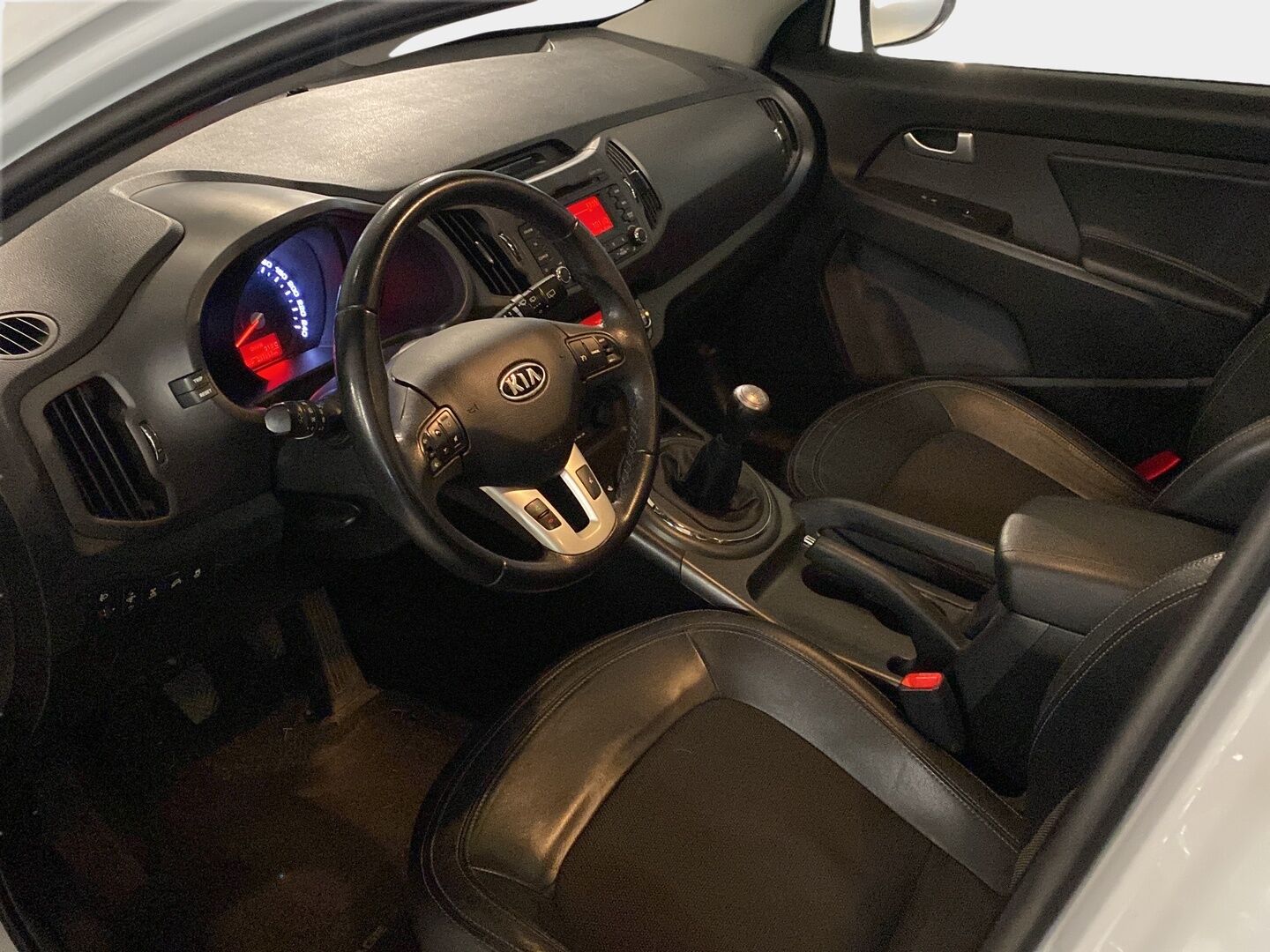 Kia Sportage 2013 2,0 AWD EX *Kauko-Webasto / Vakkari / Puolinahkapenkit / Tutkat / Suomi-auto* - Harvinaisen siisti webastollinen bensa-nelikko maasturi! / Huippukuntoiset kesärenkaat / Continental-nastat talveksi - HULLUT AVAJAISHULINAT KORKOTARJOUS 3,29 %