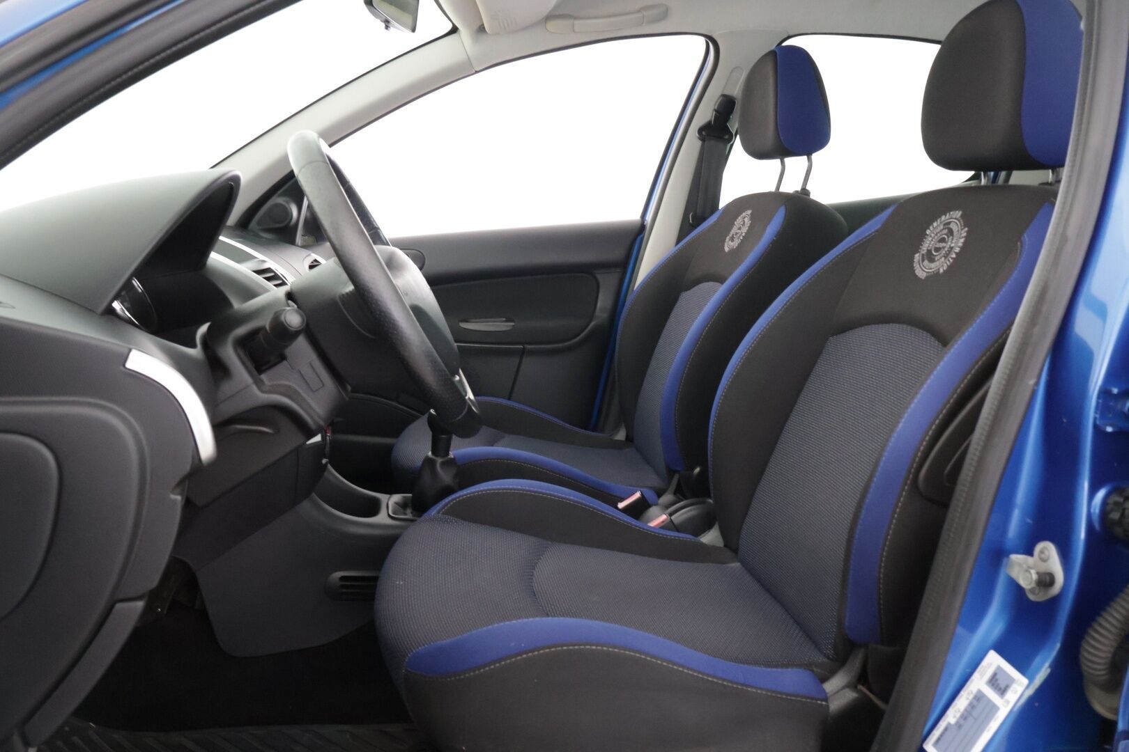 Peugeot 206+ 2012 Generation 75 5-ov *Myydään Huutokaupat.com*/ Suomi-auto / Huoltokirja / Ilmastointi / Lohko / Koukku / 2x renkaat - Myydään Huutokaupat.com / Siisti yksilö / 2x renkaat  