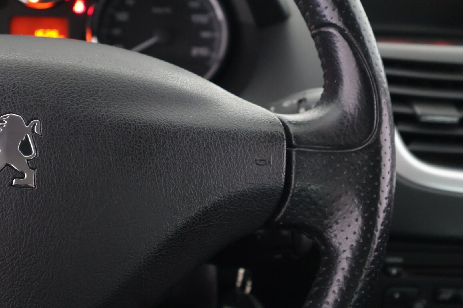 Peugeot 206+ 2012 Generation 75 5-ov *Myydään Huutokaupat.com*/ Suomi-auto / Huoltokirja / Ilmastointi / Lohko / Koukku / 2x renkaat - Myydään Huutokaupat.com / Siisti yksilö / 2x renkaat  