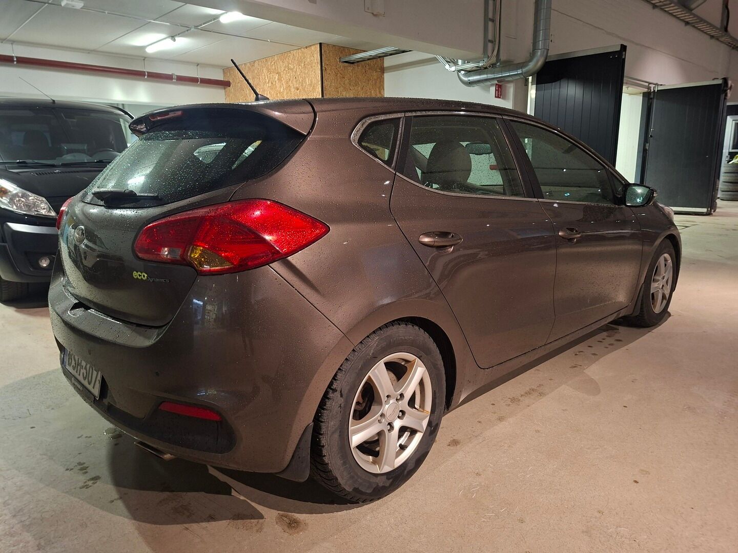 Kia cee'd 2013 1,6 ISG EX 5D EcoDynamics *Vakkari / Lohko.S.Pistoke / Ratinlämmitin / Suomi-auto!* - Juuri huollettu! / Hieno väri! / Kahdet asialliset renkaat alumiini vantein! 