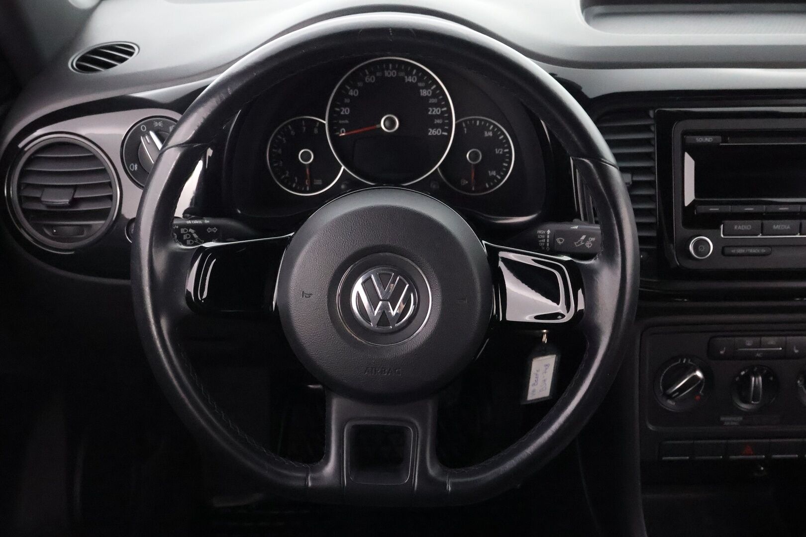 Volkswagen Beetle 2012 1,2 TSI 77 kW (105 hv) - Suomiauto / Vakkari / Lohkolämmitin / Peruutustutka / 2x Renkaat!