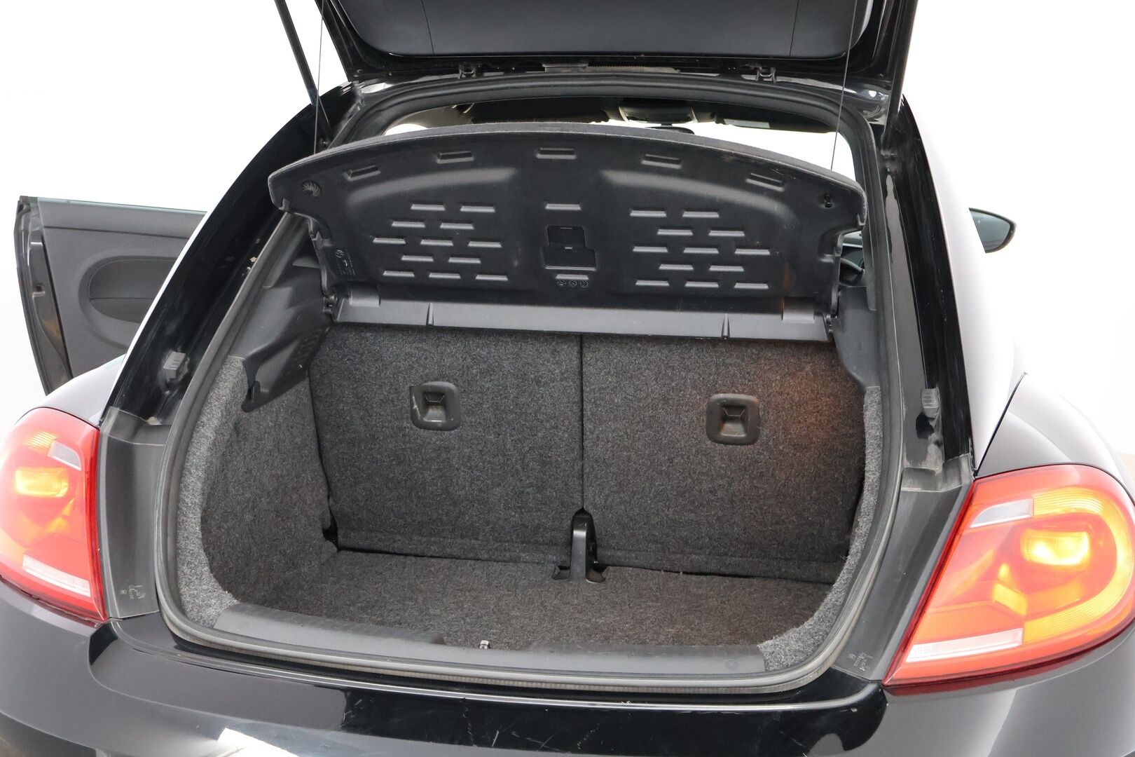 Volkswagen Beetle 2012 1,2 TSI 77 kW (105 hv) - Suomiauto / Vakkari / Lohkolämmitin / Peruutustutka / 2x Renkaat!