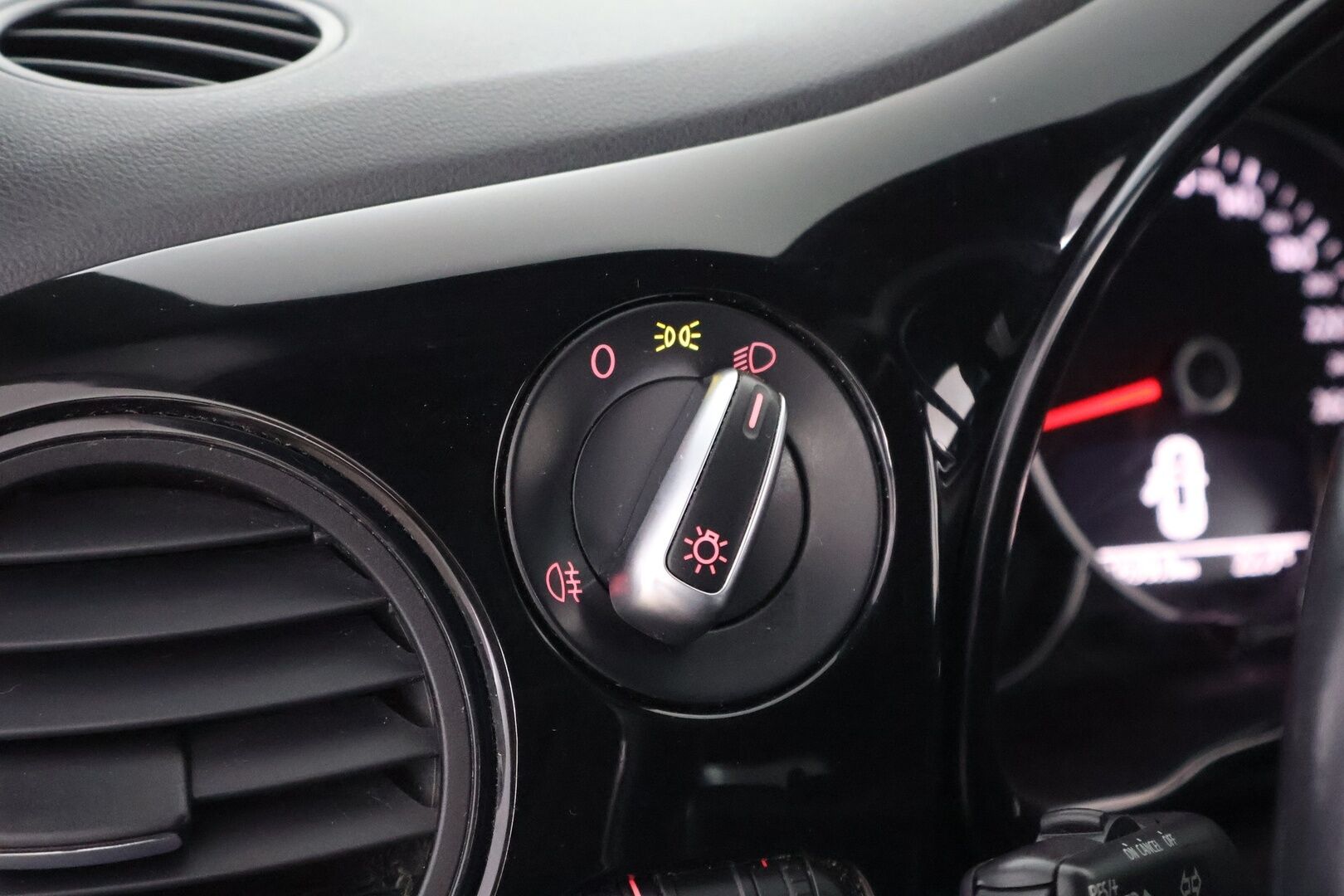 Volkswagen Beetle 2012 1,2 TSI 77 kW (105 hv) - Suomiauto / Vakkari / Lohkolämmitin / Peruutustutka / 2x Renkaat!