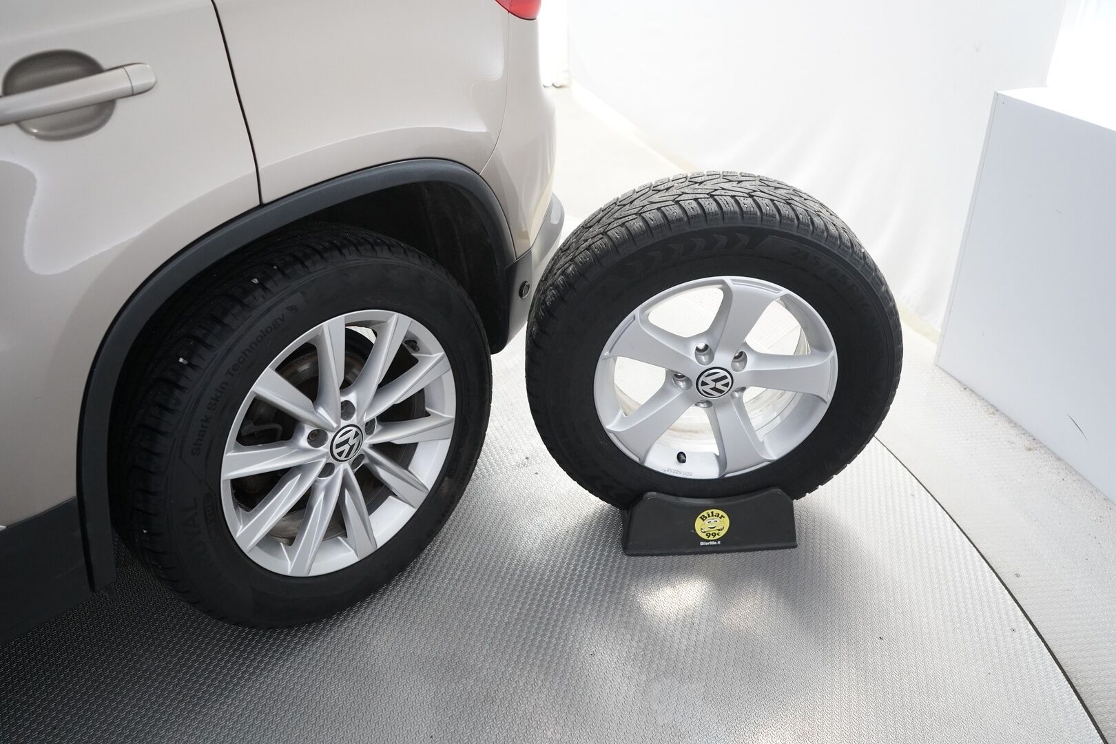 Volkswagen Tiguan 2015 Sport & Style 2,0 TDI 103 kW (140 hv) BlueMotion Technology 4MOTION DSG-aut - Myydään juuri hullettune / Juuri katsastettu / Kahden Volkkarin vanteet
