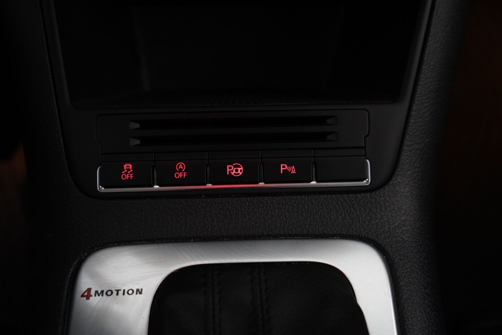 Volkswagen Tiguan 2015 Sport & Style 2,0 TDI 103 kW (140 hv) BlueMotion Technology 4MOTION DSG-aut - Myydään juuri hullettune / Juuri katsastettu / Kahden Volkkarin vanteet