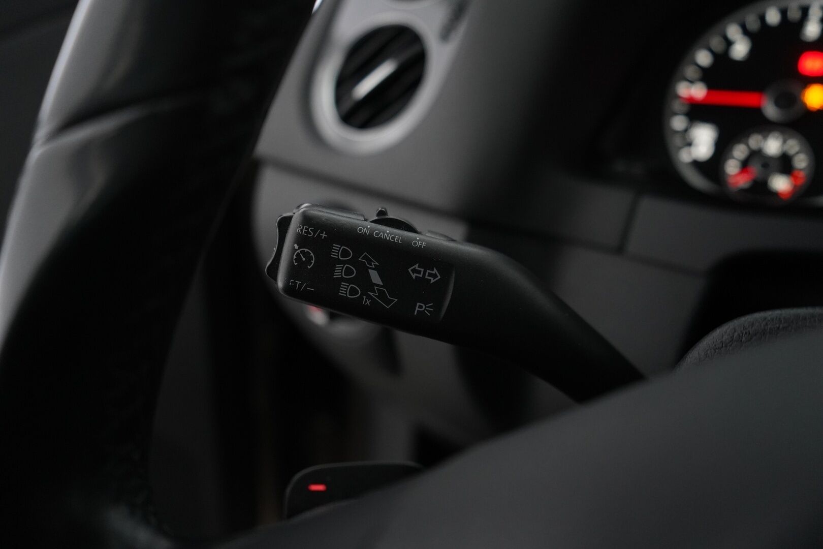Volkswagen Tiguan 2015 Sport & Style 2,0 TDI 103 kW (140 hv) BlueMotion Technology 4MOTION DSG-aut - Myydään juuri hullettune / Juuri katsastettu / Kahden Volkkarin vanteet
