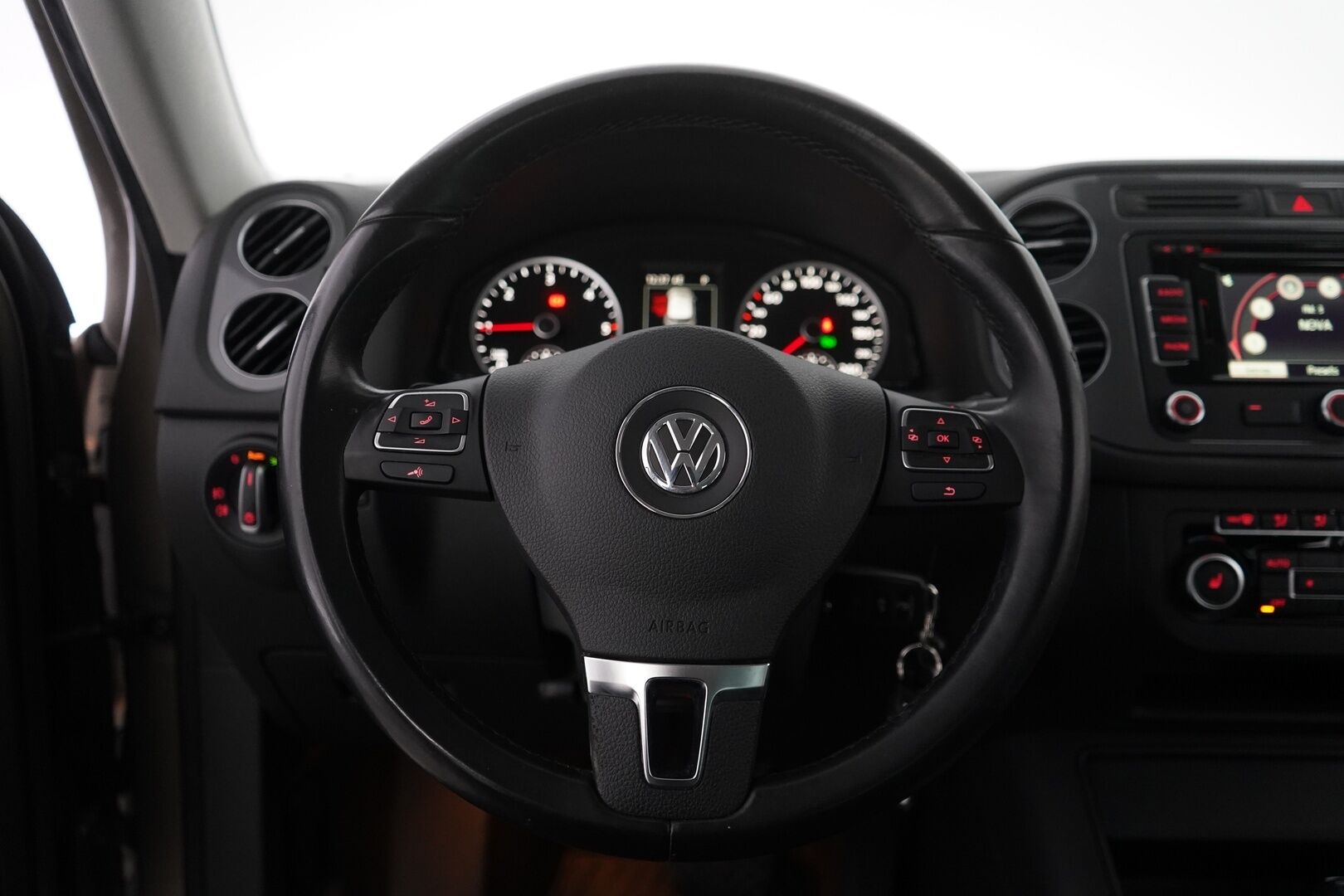 Volkswagen Tiguan 2015 Sport & Style 2,0 TDI 103 kW (140 hv) BlueMotion Technology 4MOTION DSG-aut - Myydään juuri hullettune / Juuri katsastettu / Kahden Volkkarin vanteet