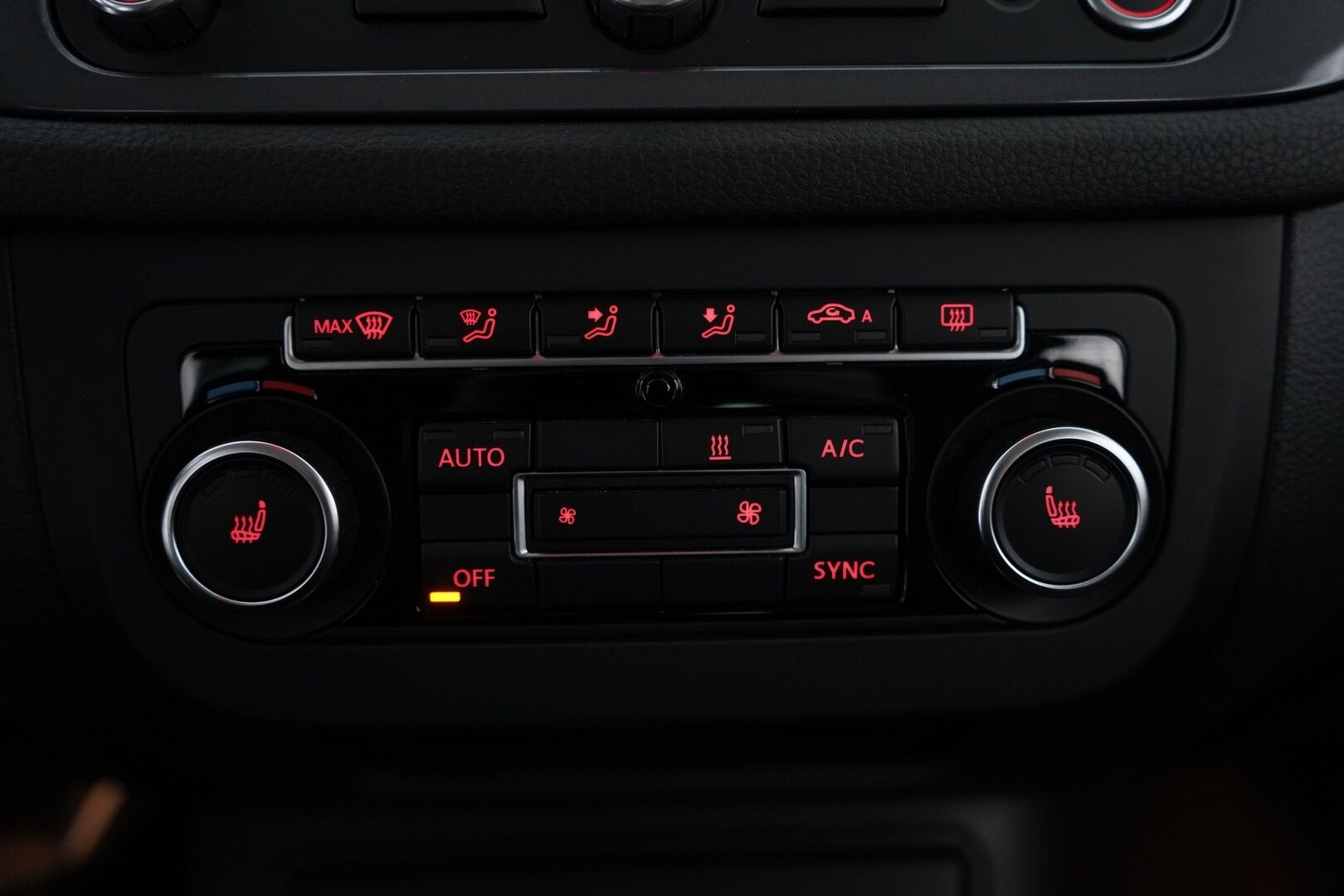 Volkswagen Tiguan 2015 Sport & Style 2,0 TDI 103 kW (140 hv) BlueMotion Technology 4MOTION DSG-aut - Myydään juuri hullettune / Juuri katsastettu / Kahden Volkkarin vanteet