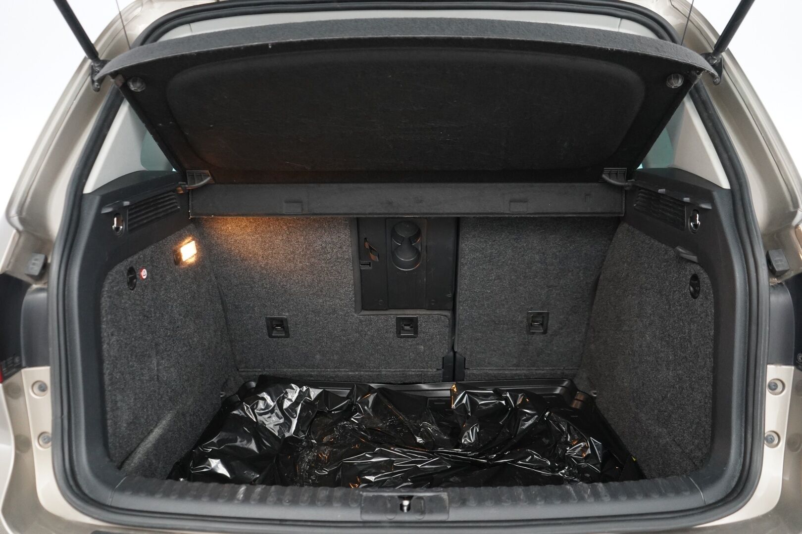 Volkswagen Tiguan 2015 Sport & Style 2,0 TDI 103 kW (140 hv) BlueMotion Technology 4MOTION DSG-aut - Myydään juuri hullettune / Juuri katsastettu / Kahden Volkkarin vanteet