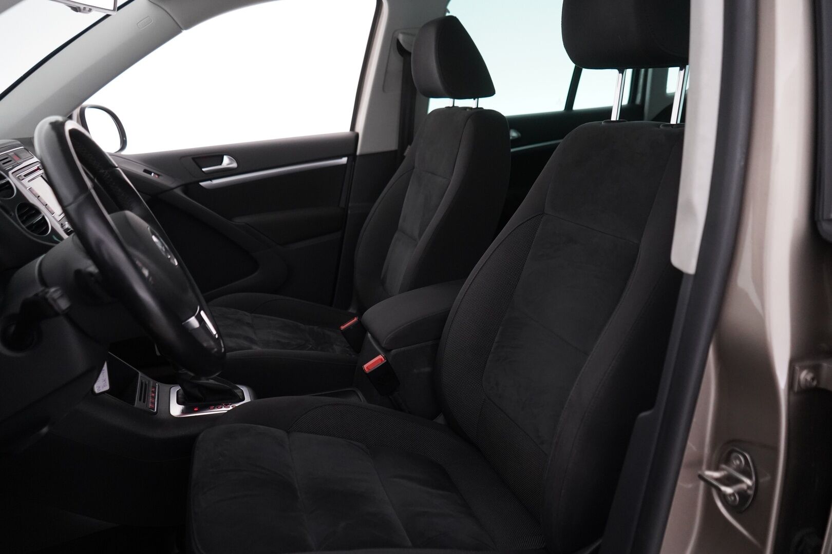 Volkswagen Tiguan 2015 Sport & Style 2,0 TDI 103 kW (140 hv) BlueMotion Technology 4MOTION DSG-aut - Myydään juuri hullettune / Juuri katsastettu / Kahden Volkkarin vanteet