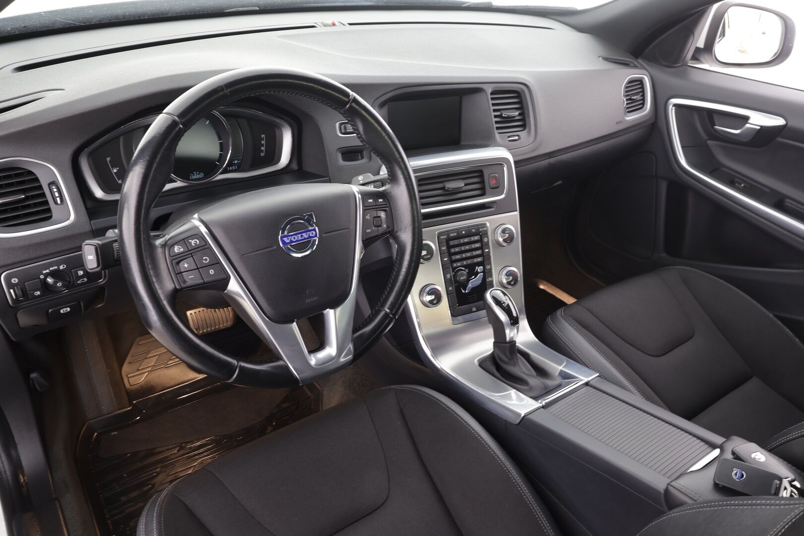 Volvo S60 2016 D4 Business aut * Vakkari / P.tutka / Webasto / Xenon / Puolinahat / Koukku / Digimittaristo * - Suomi-auto / Kahdet renkaat aluvanteilla / Merkkihuollettu / Juuri katsastettu - HULLUT AVAJAISHULINAT KORKOTARJOUS 3,29 %