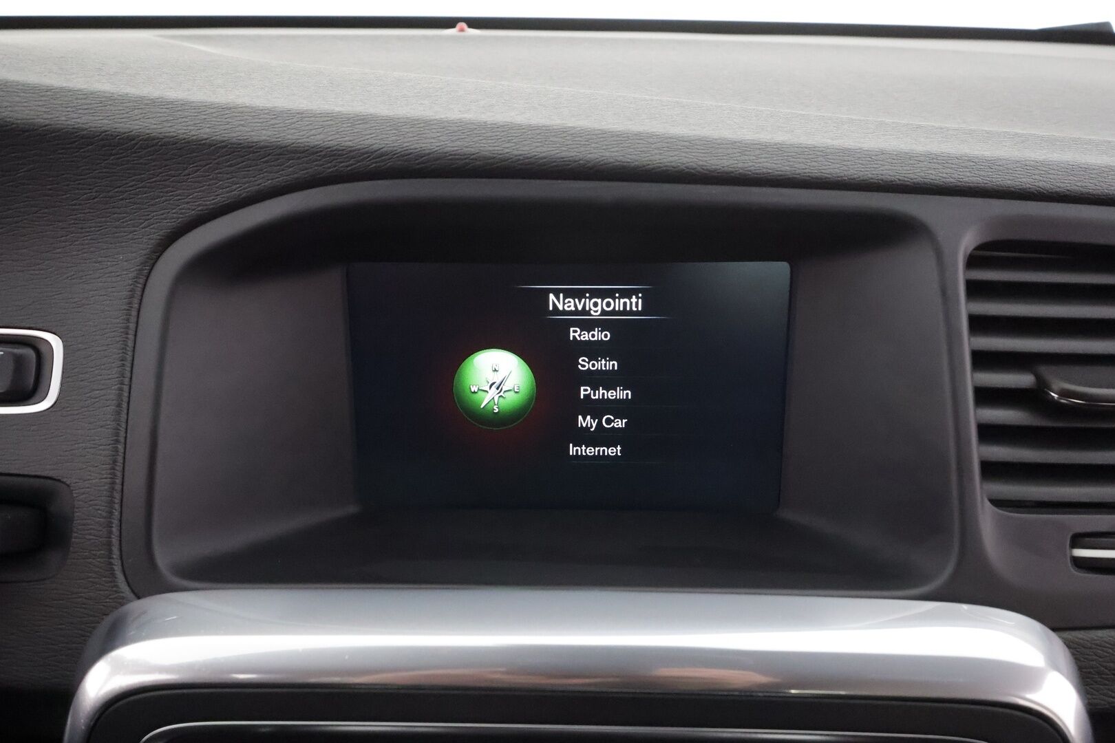 Volvo S60 2016 D4 Business aut * Vakkari / P.tutka / Webasto / Xenon / Puolinahat / Koukku / Digimittaristo * - Suomi-auto / Kahdet renkaat aluvanteilla / Merkkihuollettu / Juuri katsastettu