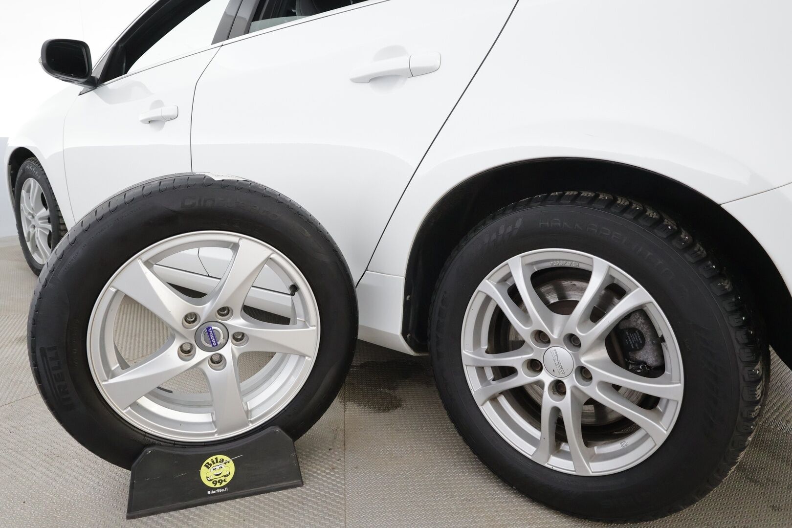 Volvo S60 2016 D4 Business aut * Vakkari / P.tutka / Webasto / Xenon / Puolinahat / Koukku / Digimittaristo * - Suomi-auto / Kahdet renkaat aluvanteilla / Merkkihuollettu / Juuri katsastettu