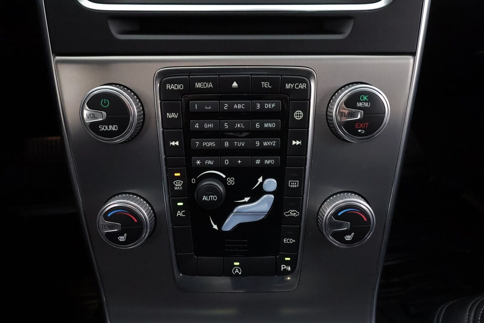 Volvo S60 2016 D4 Business aut * Vakkari / P.tutka / Webasto / Xenon / Puolinahat / Koukku / Digimittaristo * - Suomi-auto / Kahdet renkaat aluvanteilla / Merkkihuollettu / Juuri katsastettu