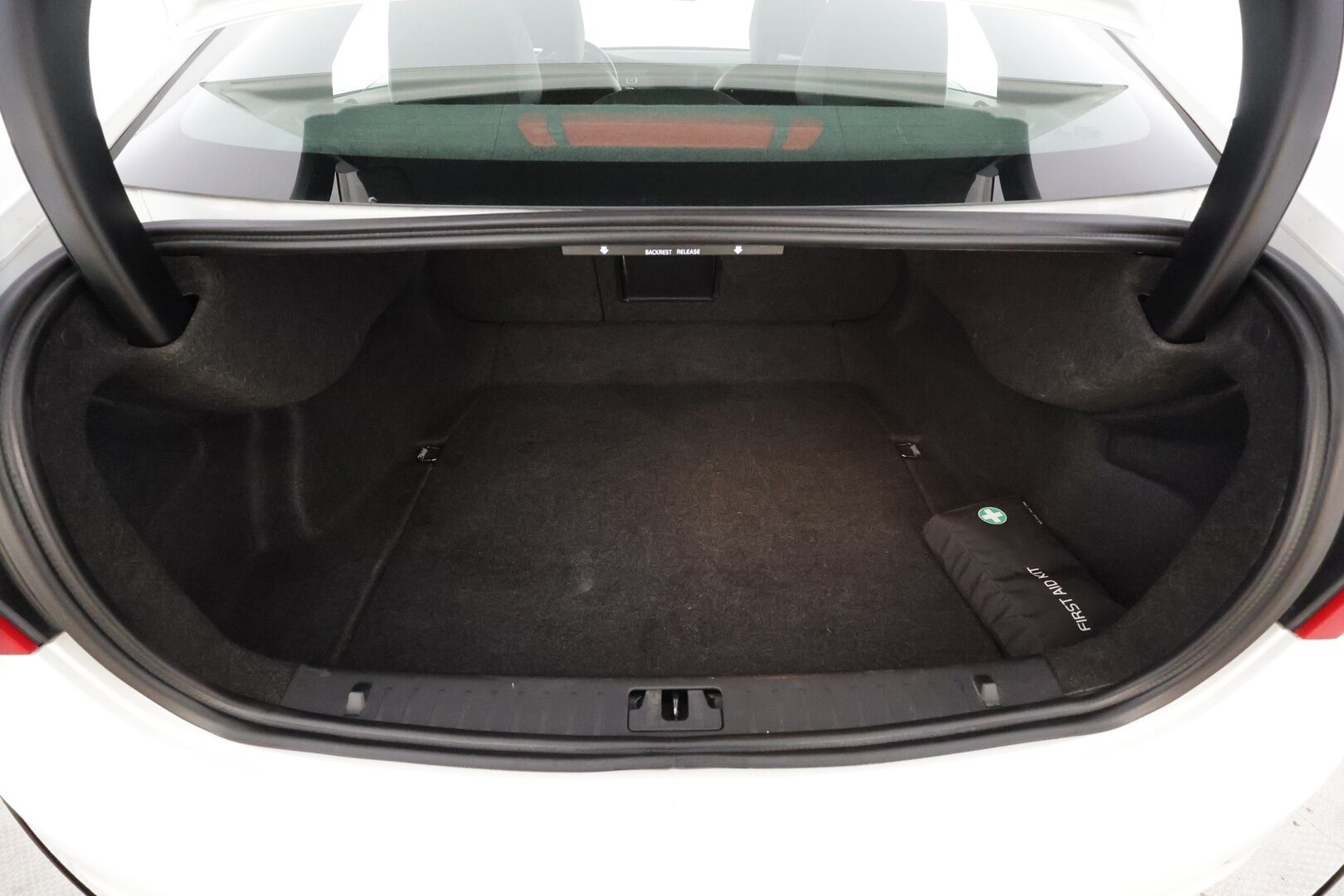 Volvo S60 2016 D4 Business aut * Vakkari / P.tutka / Webasto / Xenon / Puolinahat / Koukku / Digimittaristo * - Suomi-auto / Kahdet renkaat aluvanteilla / Merkkihuollettu / Juuri katsastettu - HULLUT AVAJAISHULINAT KORKOTARJOUS 3,29 %