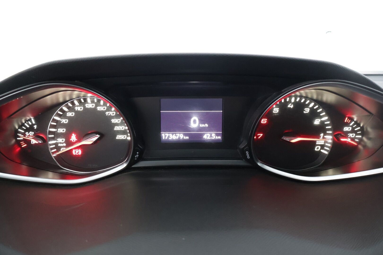 Peugeot 308 2015 SW Allure PureTech 130 ** Jakopää tehty 9/2024 / Full- LED- ajovalot / Adapt. vakkari / Lohkolämmitin / Keyless-Go / Bluetooth ** - * Myydään Huutokaupat.com *
