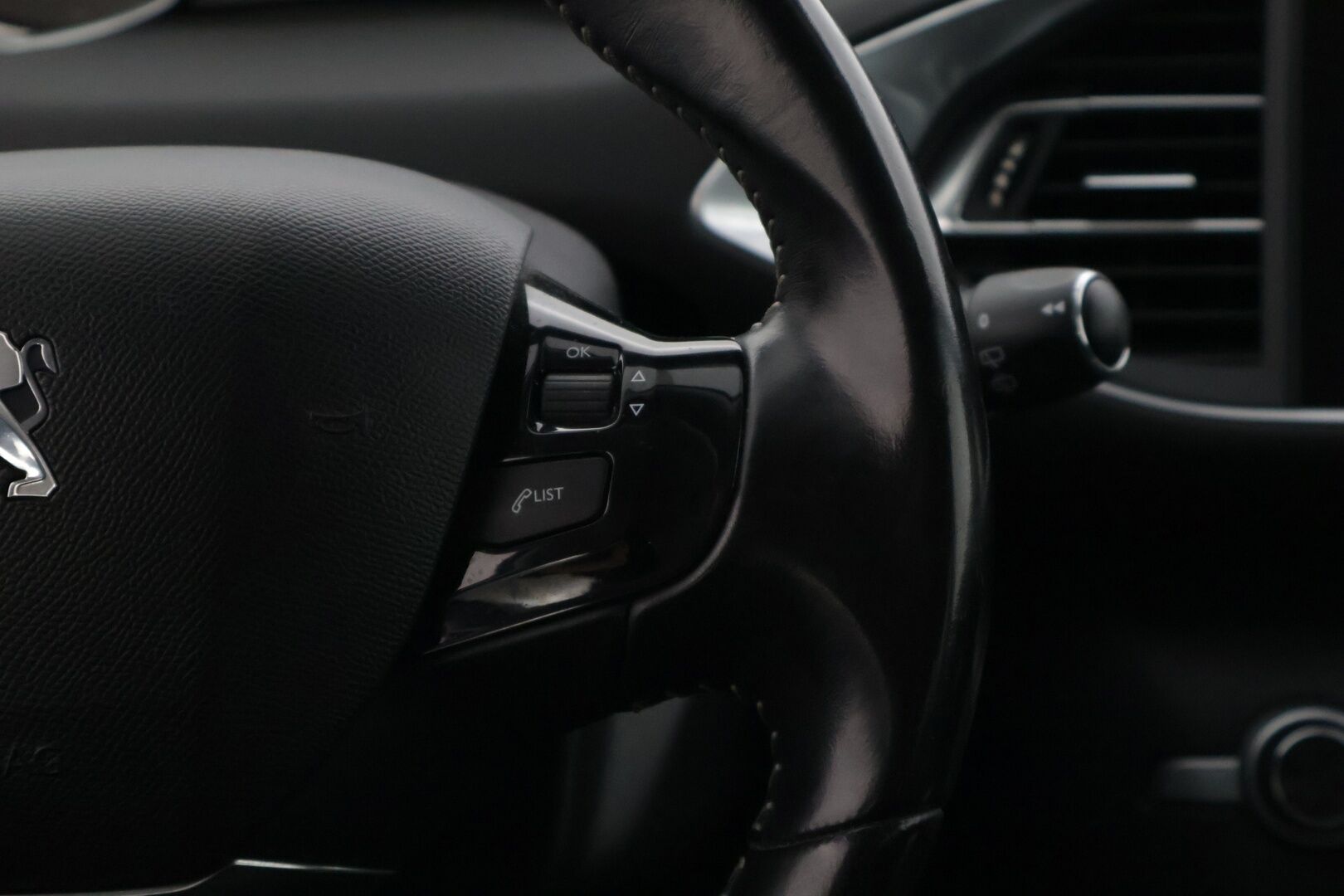 Peugeot 308 2015 SW Allure PureTech 130 ** Jakopää tehty 9/2024 / Full- LED- ajovalot / Adapt. vakkari / Lohkolämmitin / Keyless-Go / Bluetooth ** - * Myydään Huutokaupat.com *