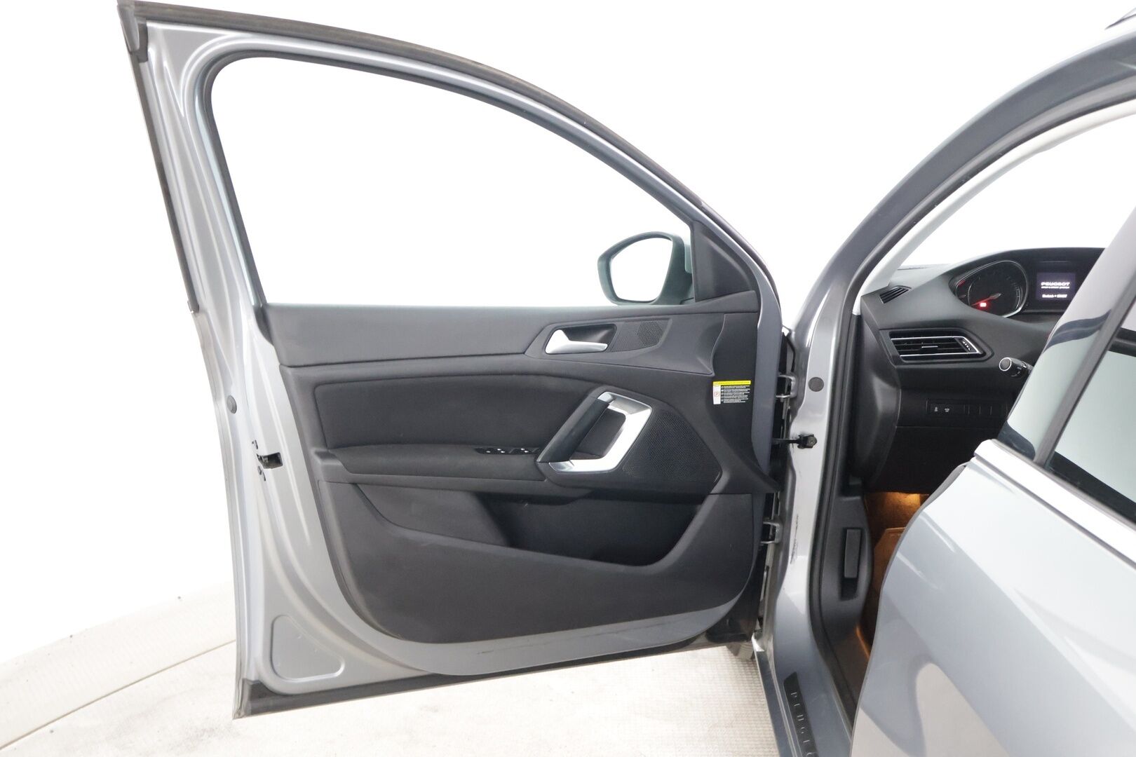 Peugeot 308 2015 SW Allure PureTech 130 ** Jakopää tehty 9/2024 / Full- LED- ajovalot / Adapt. vakkari / Lohkolämmitin / Keyless-Go / Bluetooth ** - * Myydään Huutokaupat.com *