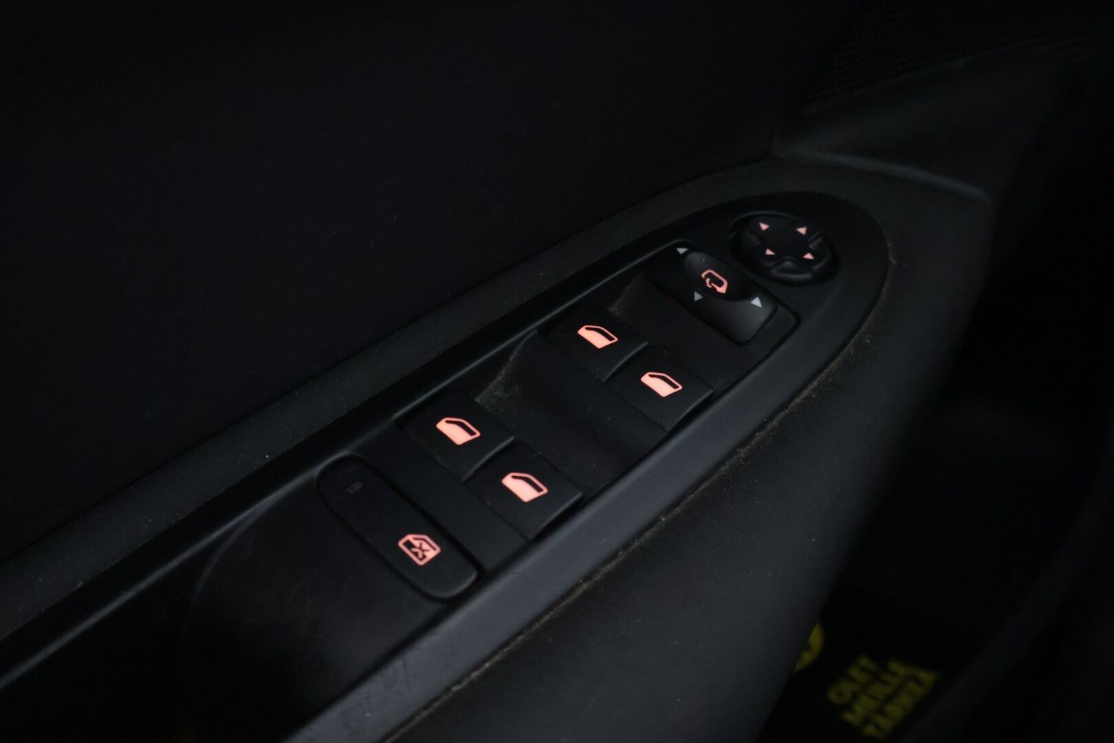 Citroen C4 2015 PureTech 130 Premium *YritysOutlet - Myydään vain yrityksille* *Koukku / Blis / Vakkari/  Ilmastointi* - *Kompakti / Edullinen / Käytännöllinen*