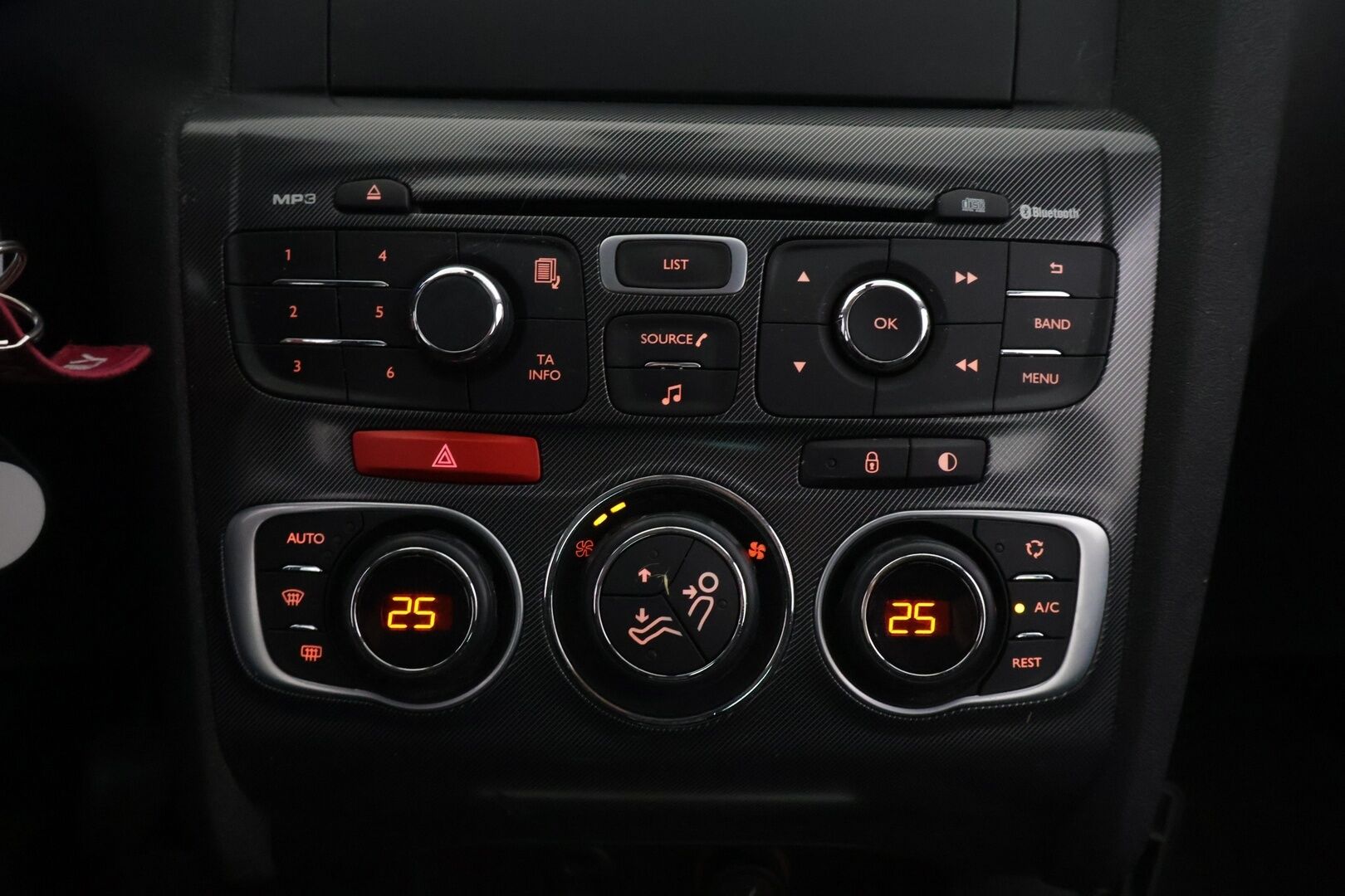 Citroen C4 2015 PureTech 130 Premium *YritysOutlet - Myydään vain yrityksille* *Koukku / Blis / Vakkari/  Ilmastointi* - *Kompakti / Edullinen / Käytännöllinen*