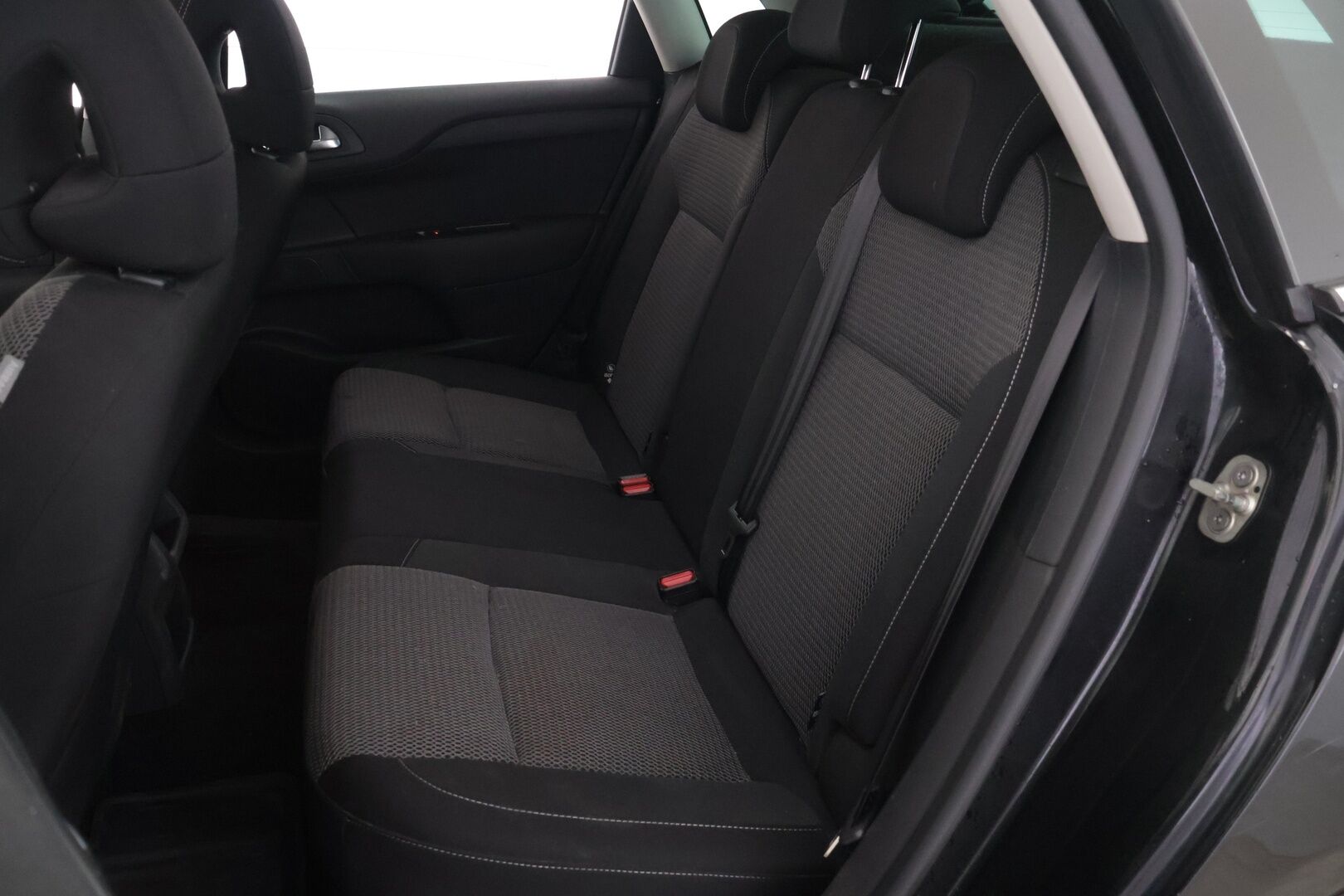 Citroen C4 2015 PureTech 130 Premium *YritysOutlet - Myydään vain yrityksille* *Koukku / Blis / Vakkari/  Ilmastointi* - *Kompakti / Edullinen / Käytännöllinen*