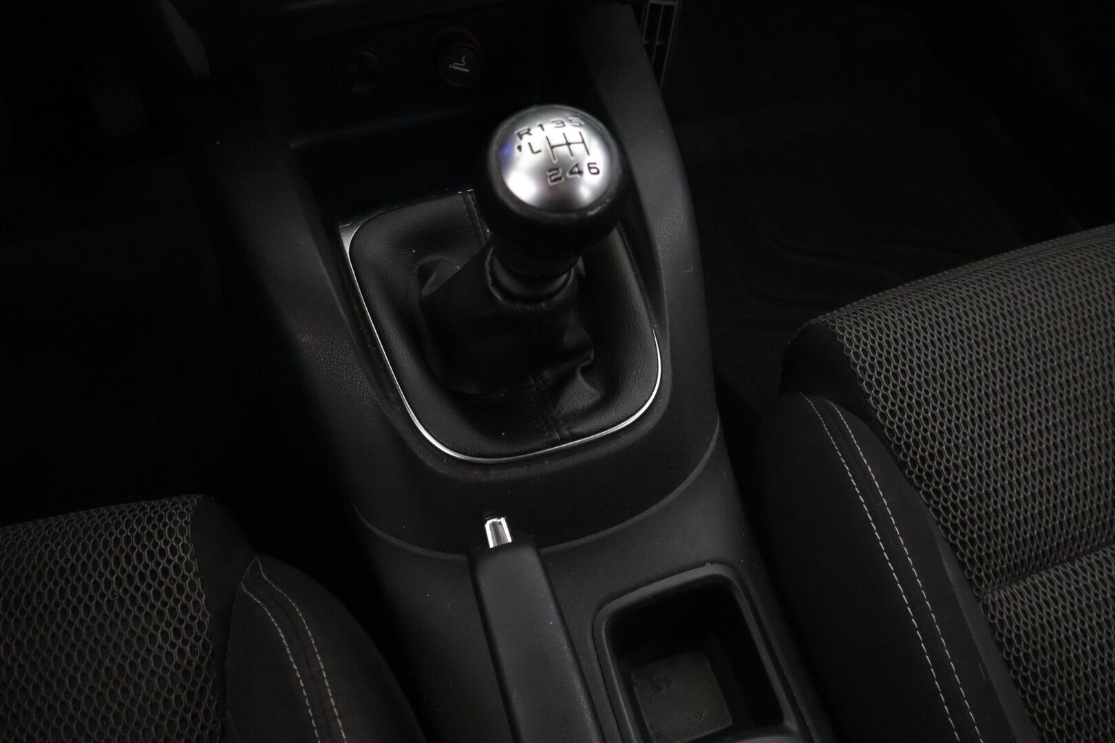 Citroen C4 2015 PureTech 130 Premium *YritysOutlet - Myydään vain yrityksille* *Koukku / Blis / Vakkari/  Ilmastointi* - *Kompakti / Edullinen / Käytännöllinen*