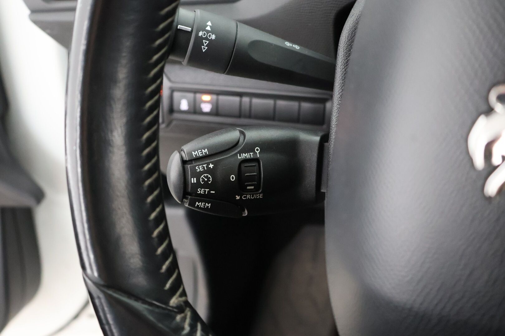 Peugeot 308 2015 SW Active PureTech 130 - Myydään  Huutokaupat.com - – Tämä auto myydään huutokaupat.com -sivuston kautta