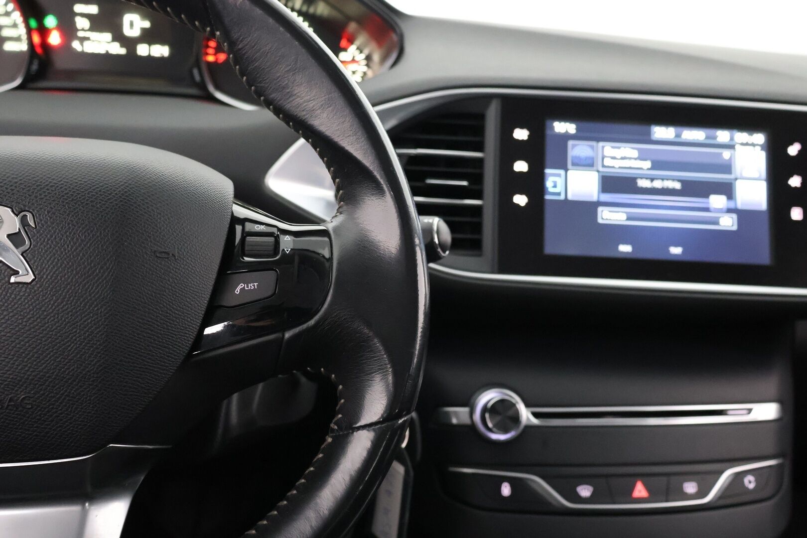 Peugeot 308 2015 SW Active PureTech 130 - Myydään  Huutokaupat.com - – Tämä auto myydään huutokaupat.com -sivuston kautta