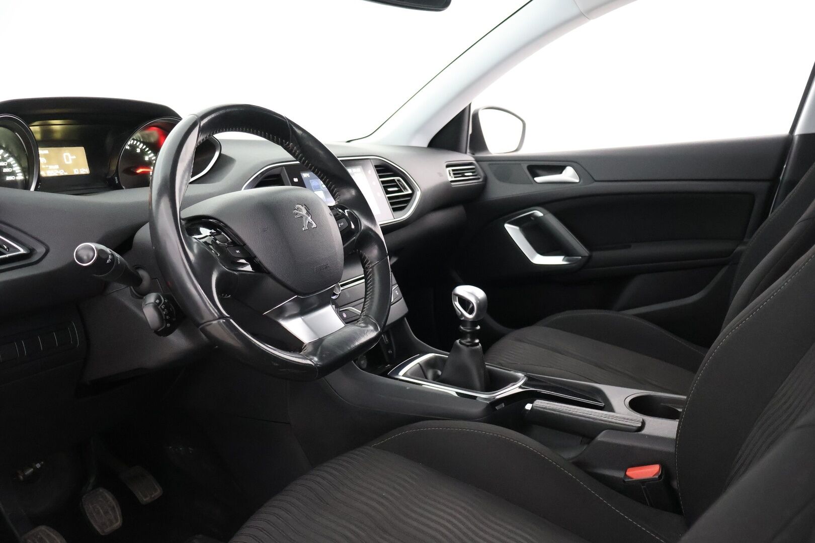 Peugeot 308 2015 SW Active PureTech 130 - Myydään  Huutokaupat.com - – Tämä auto myydään huutokaupat.com -sivuston kautta