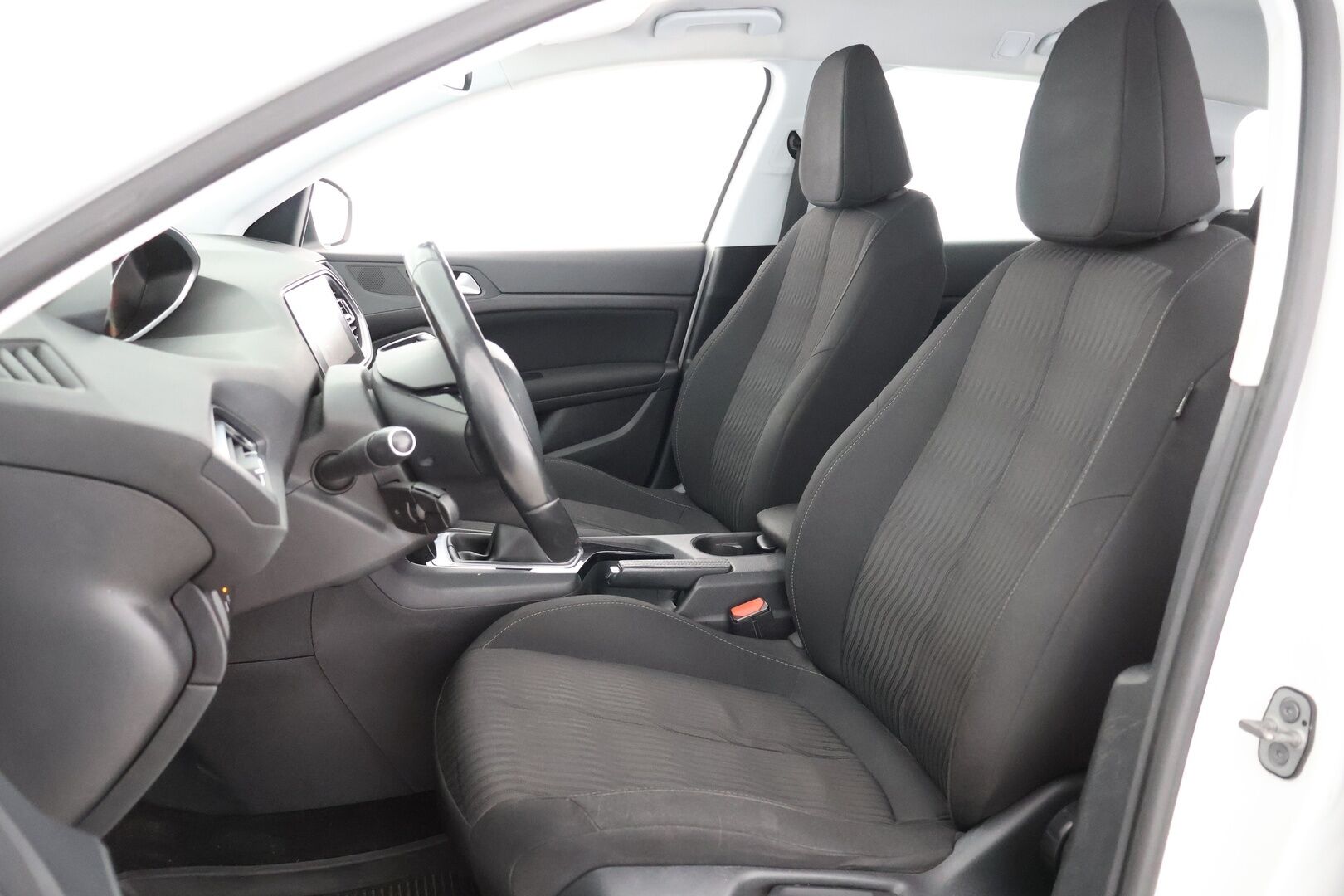 Peugeot 308 2015 SW Active PureTech 130 - Myydään  Huutokaupat.com - – Tämä auto myydään huutokaupat.com -sivuston kautta