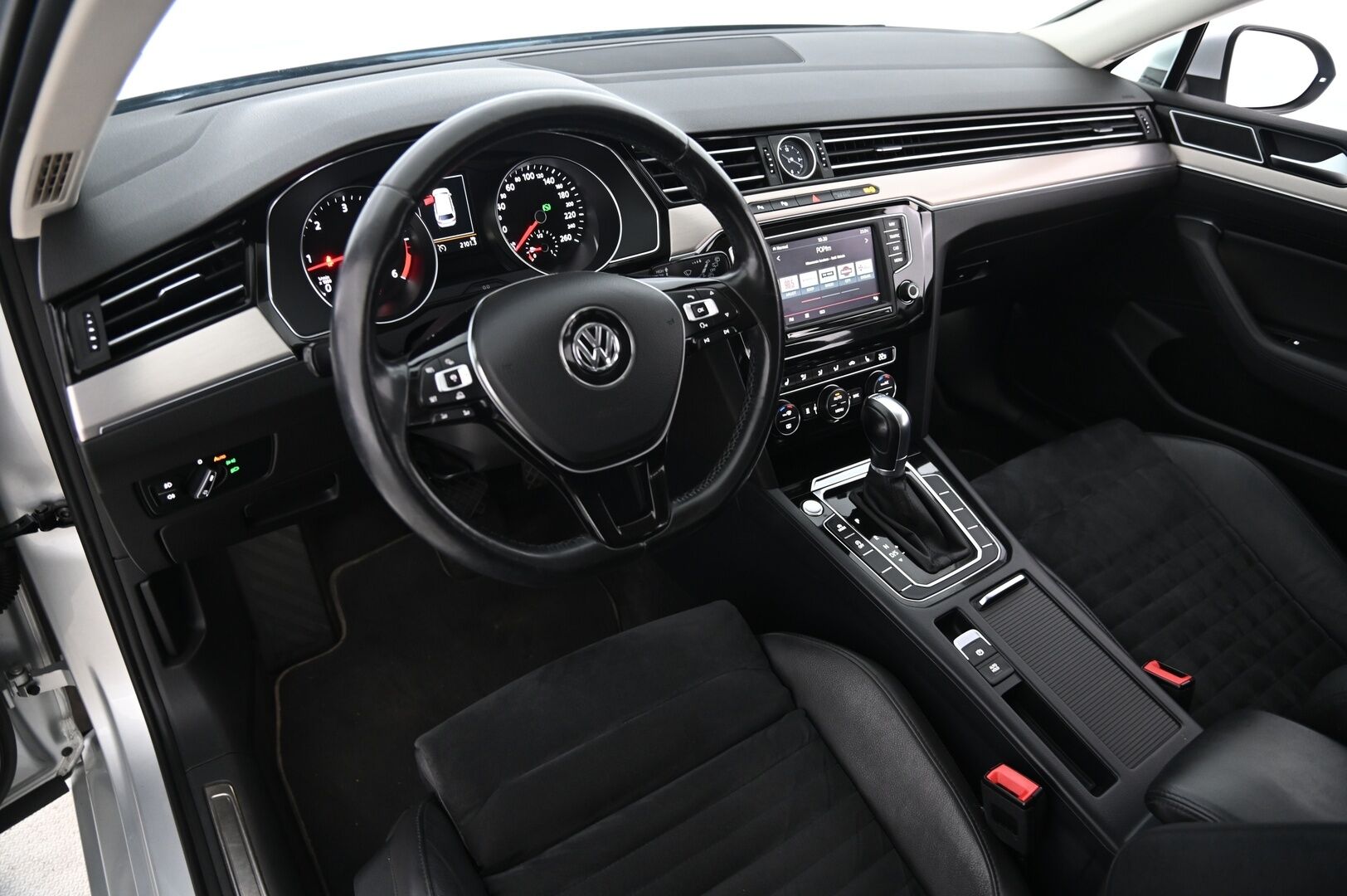 Volkswagen Passat 2015 Variant Highline 2,0 TDI 110 kW *Suomi-Auto / ACC / P-Tutkat* - *Juuri saapunut! Nahka-Alcantara / Urheiluistuimet / Navi*