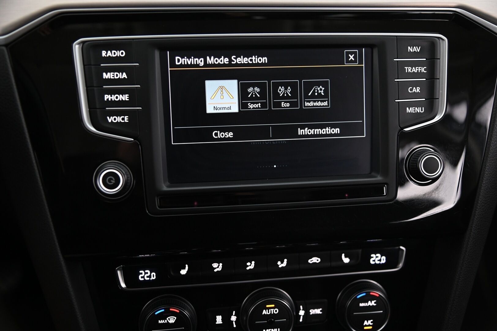 Volkswagen Passat 2015 Variant Highline 2,0 TDI 110 kW *Suomi-Auto / ACC / P-Tutkat* - *Juuri saapunut! Nahka-Alcantara / Urheiluistuimet / Navi*