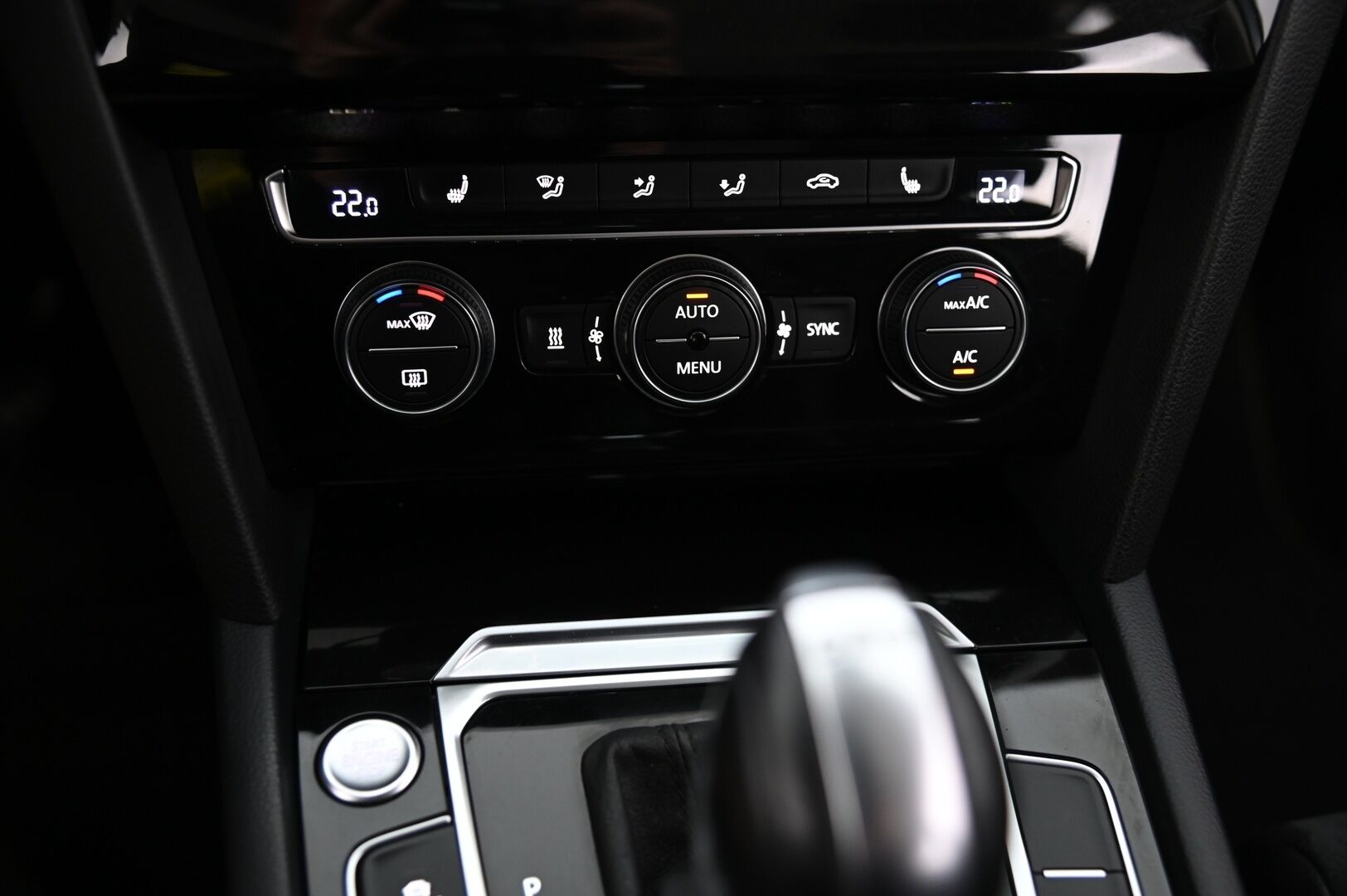 Volkswagen Passat 2015 Variant Highline 2,0 TDI 110 kW *Suomi-Auto / ACC / P-Tutkat* - *Juuri saapunut! Nahka-Alcantara / Urheiluistuimet / Navi*