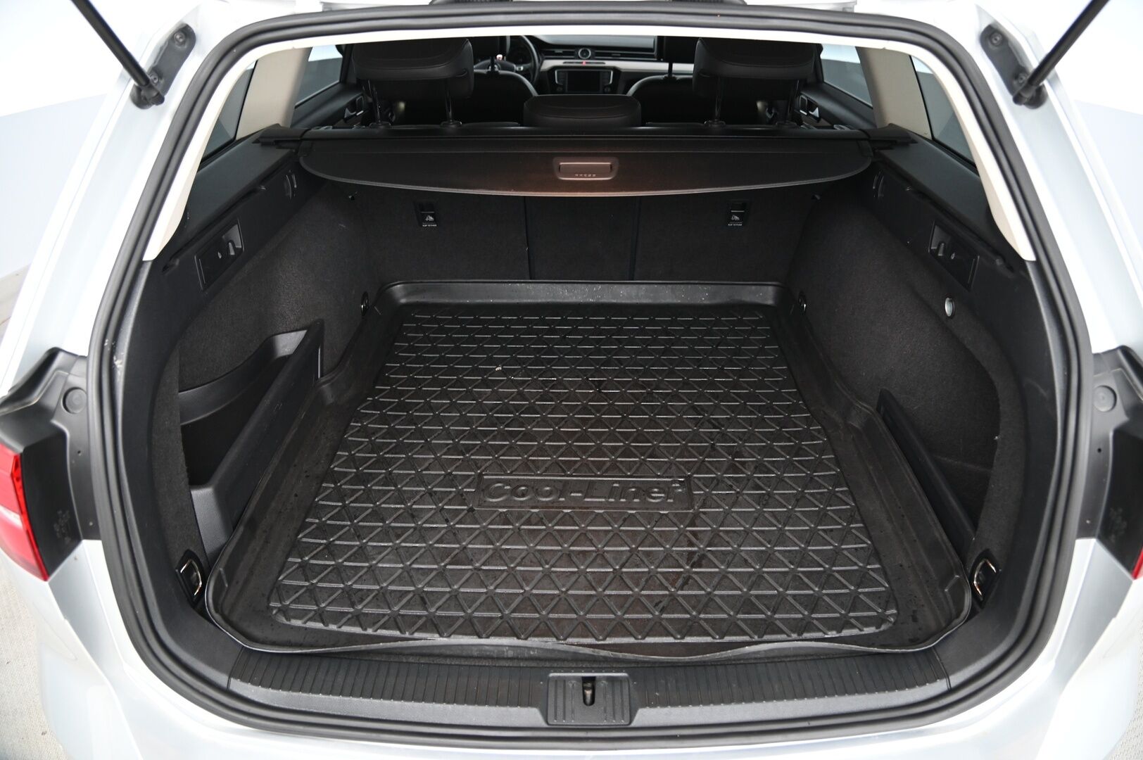 Volkswagen Passat 2015 Variant Highline 2,0 TDI 110 kW *Suomi-Auto / ACC / P-Tutkat* - *Juuri saapunut! Nahka-Alcantara / Urheiluistuimet / Navi*
