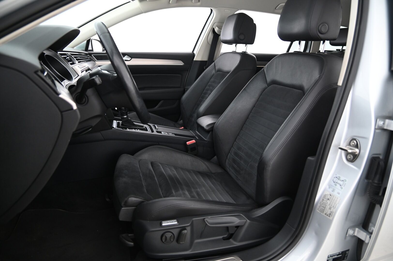 Volkswagen Passat 2015 Variant Highline 2,0 TDI 110 kW *Suomi-Auto / ACC / P-Tutkat* - *Juuri saapunut! Nahka-Alcantara / Urheiluistuimet / Navi*