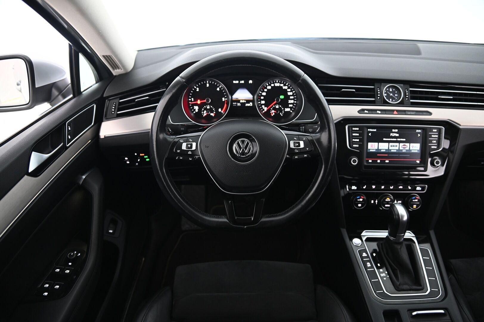 Volkswagen Passat 2015 Variant Highline 2,0 TDI 110 kW *Suomi-Auto / ACC / P-Tutkat* - *Juuri saapunut! Nahka-Alcantara / Urheiluistuimet / Navi*