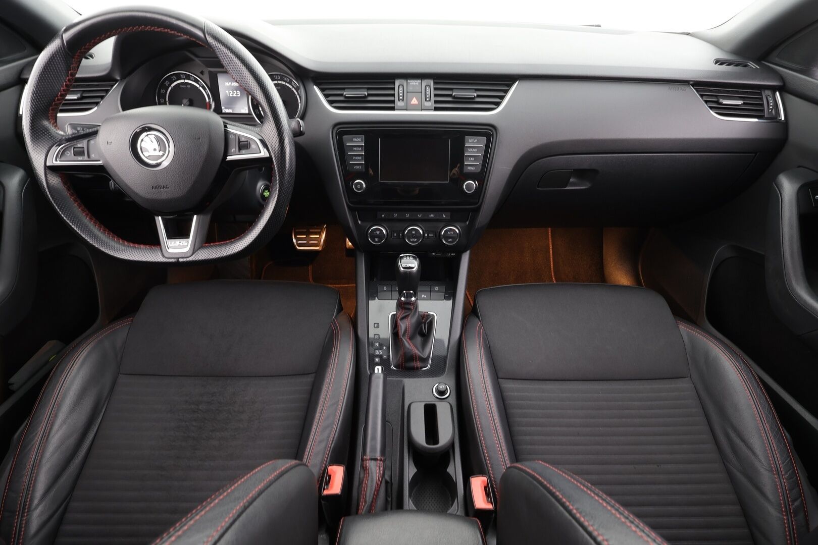 Skoda Octavia 2015 Combi 2,0 TDI RS DSG * Webasto / ACC / Xenon / P.tutkat / Bluetooth / Puolinahat / Keyless * - Suomi-auto / Kahdet renkaat